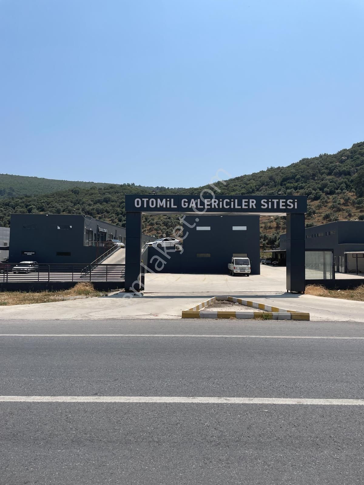 Doğadan Milas Galeri Sitesinde Anayol Tarafında Dükkan