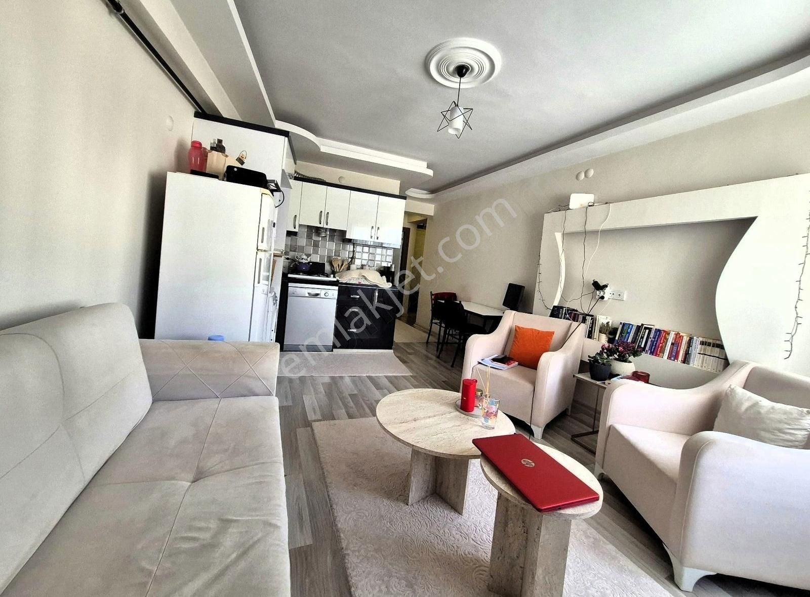 Buca Kız Öğrenci Yurdu Karşısı 1+1 Satılık Daire