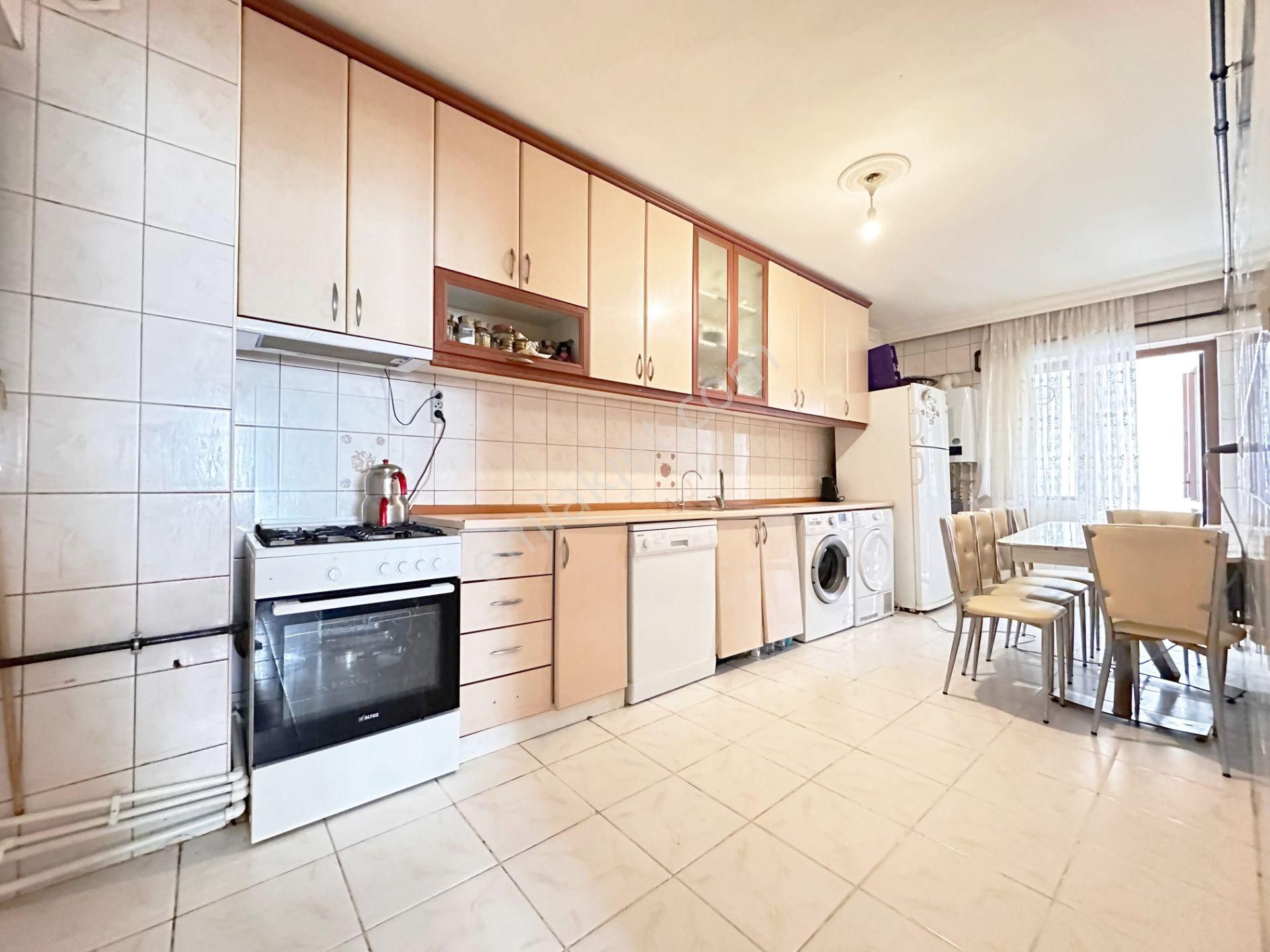 Nasip Emlak'tan 3+1 Cadde Yakını Asansörlü 125m² Ara Kat Daire