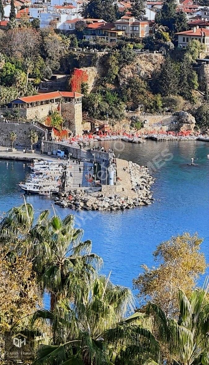 Antalya'nın Kalbinde Deniz Manzaralı 3+1 260m2