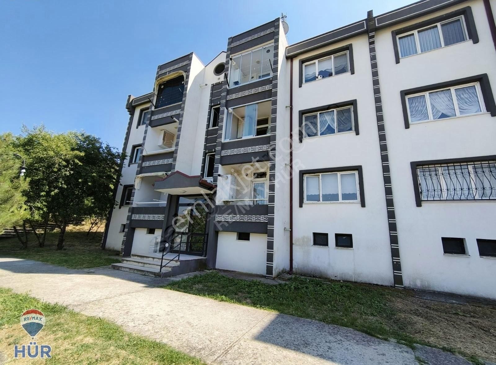 Remax Fatma Yıldız Dan Camili De İçi Yenilenmiş Satılık 2+1