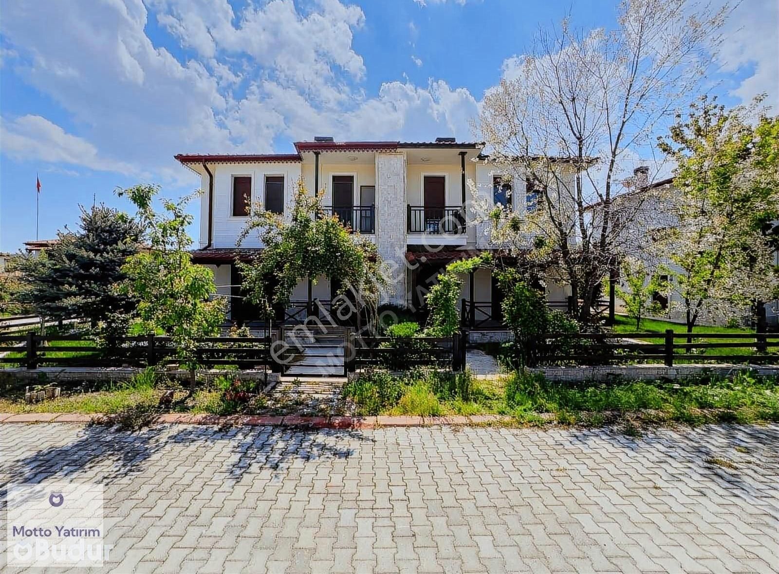 Korkuteli Yazırda Muhteşem Sitede Villa