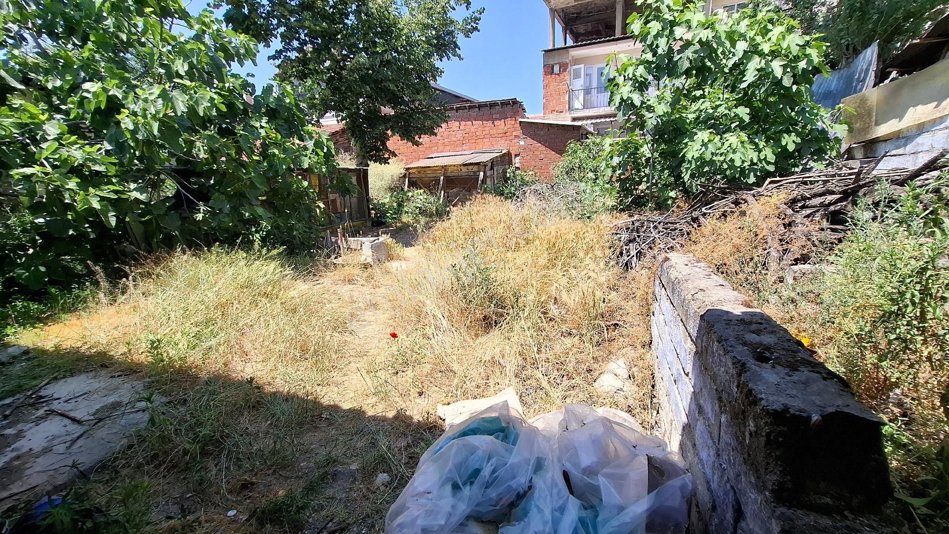 Roma' Dan Çayırda Satılık Arsa