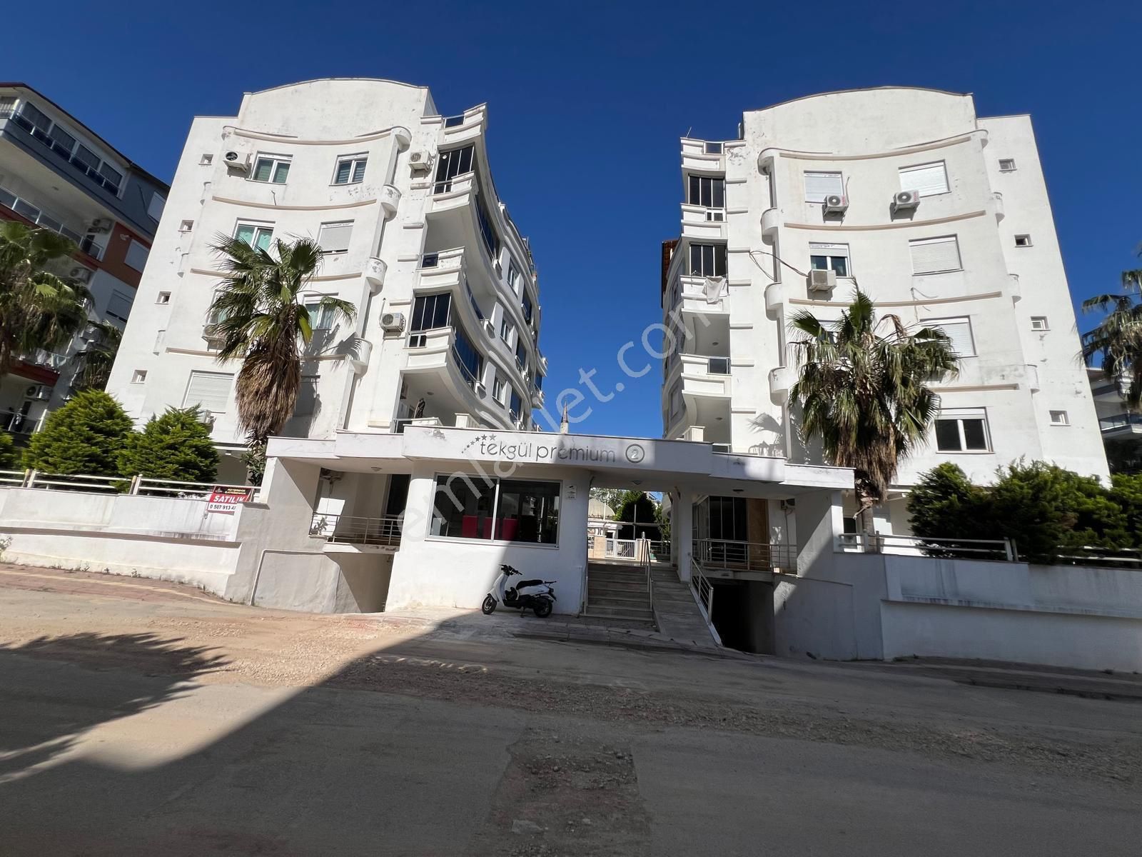 Antalya Konyaaltı Site İçi K.otopark Y.havuzlu Çok Geniş Fırsat 2+1 Satılık Daire