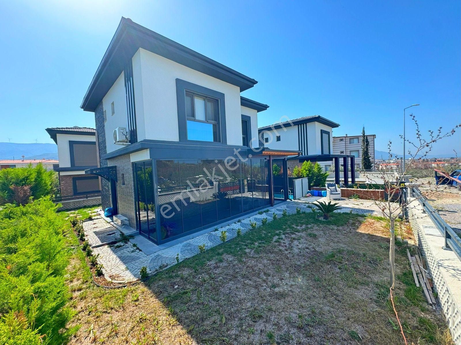 Kuşadası Davutlarda Müstakil Özel Havuzlu 3+1 Villa