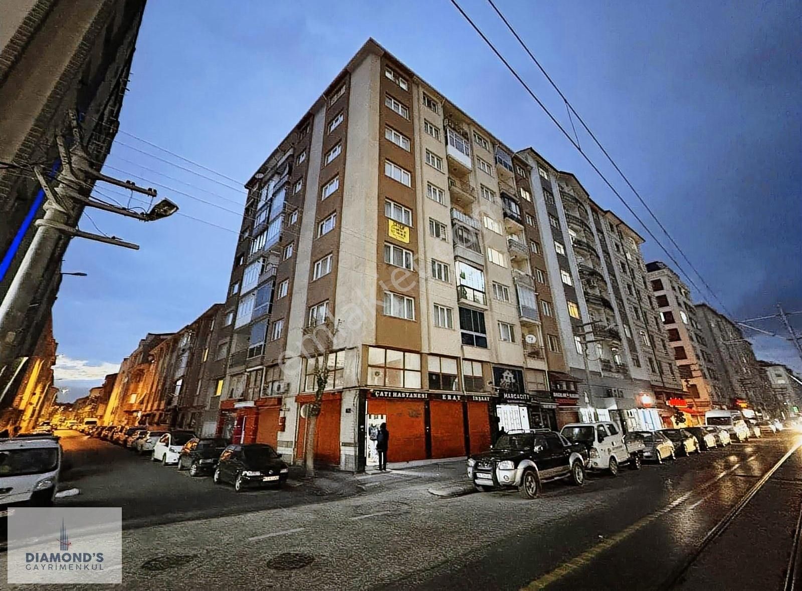 Eskişehir Ömerağa Mh Cadde Üzeri 25bintl Kira Getirili 5+1 Daire
