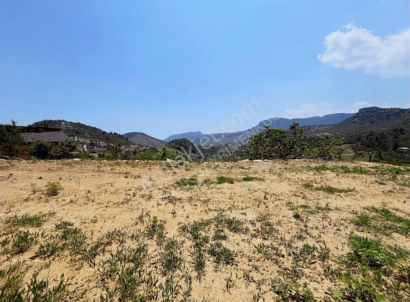 Konuk Gayrimenkul'den Fındık Pınarın 'da 438 M2 Satılık Arsa