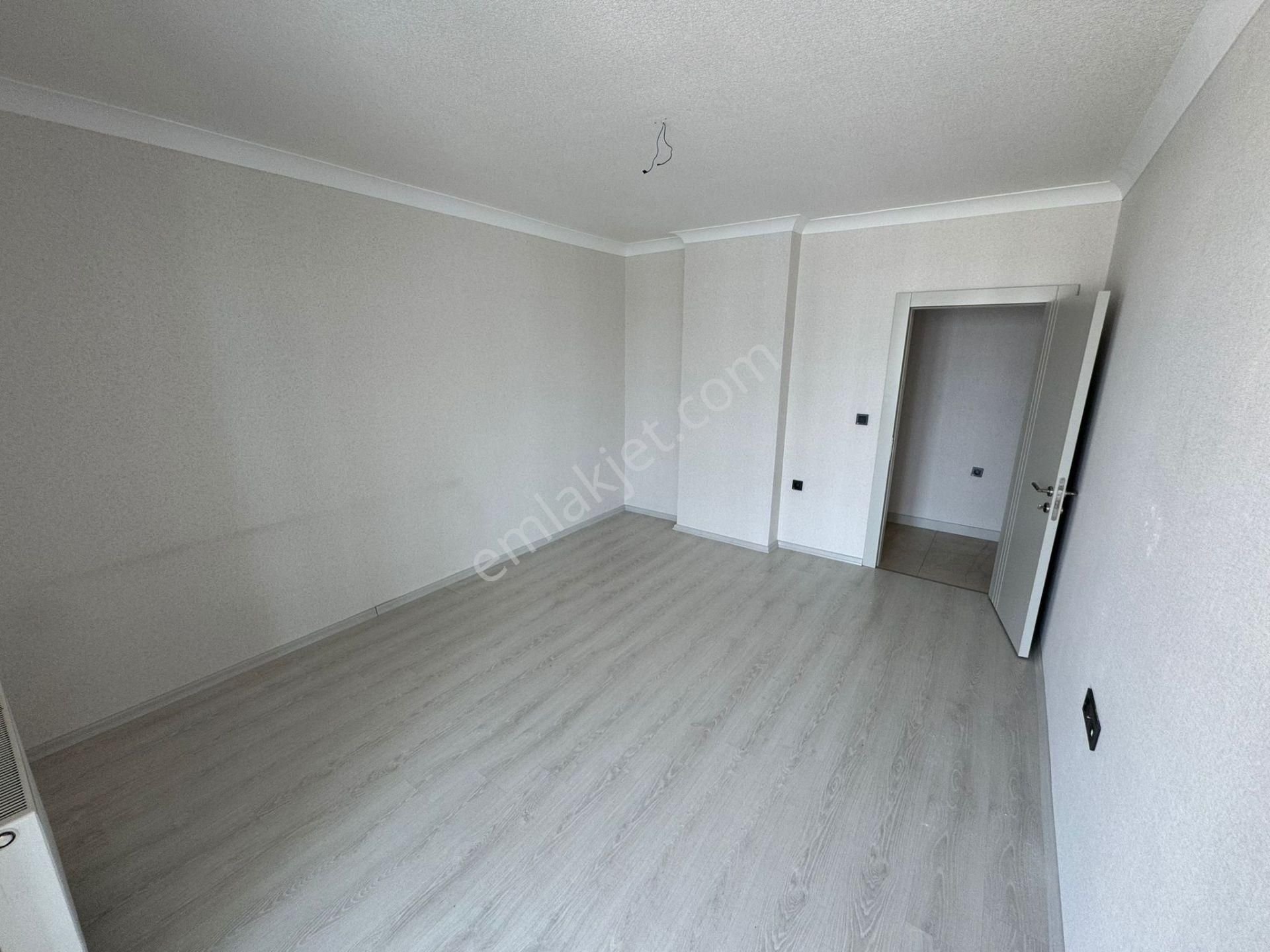 Cumhuriyet Mah. Site İçerisi Lüks Yapılı 4.5+1 Kiralık Daire