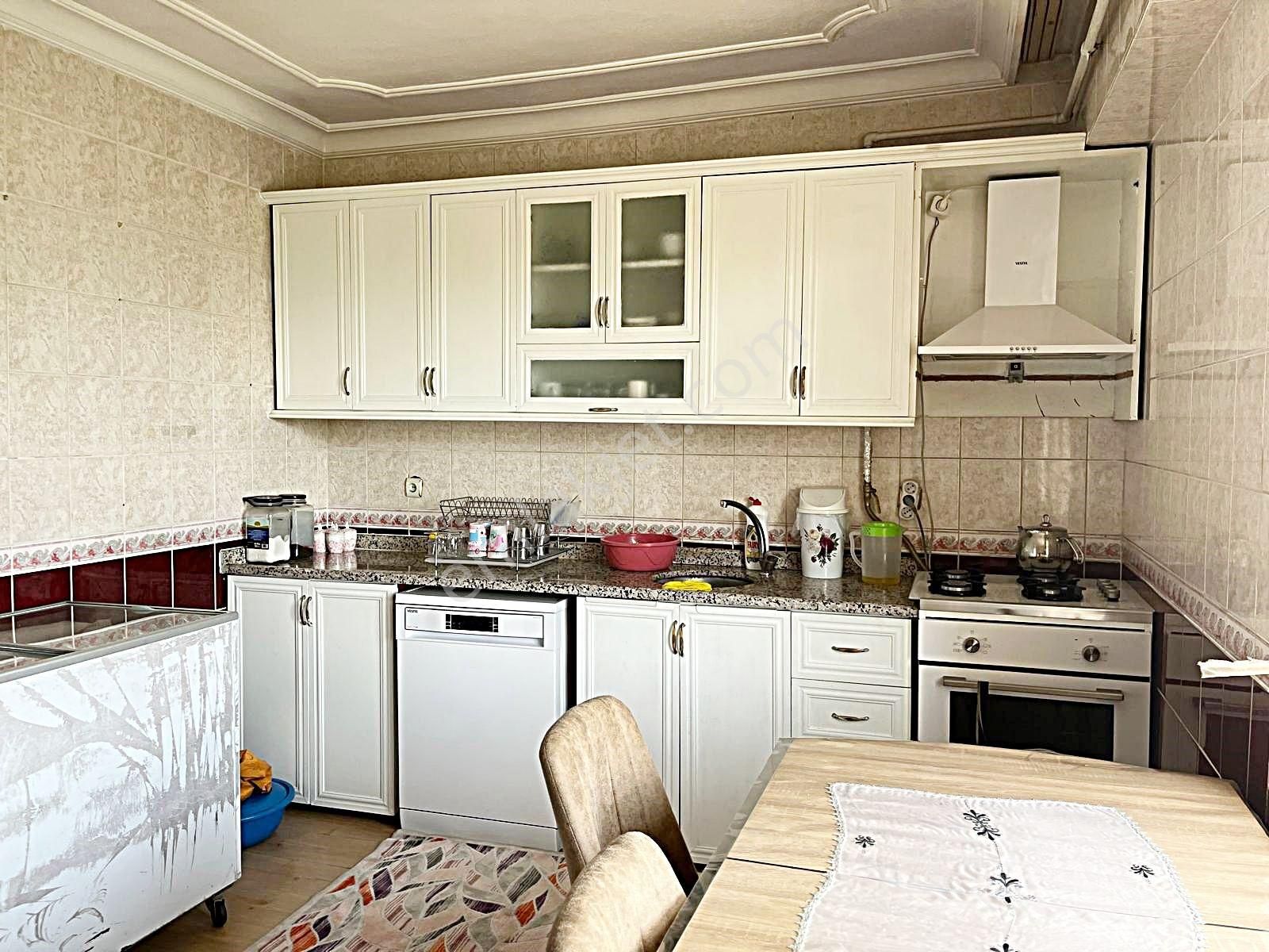 Taha Emlak Tan Yeni Yol Cuma Pazarı Girişinde Kiralık 3+1 Daire Memur Şartı Vardır