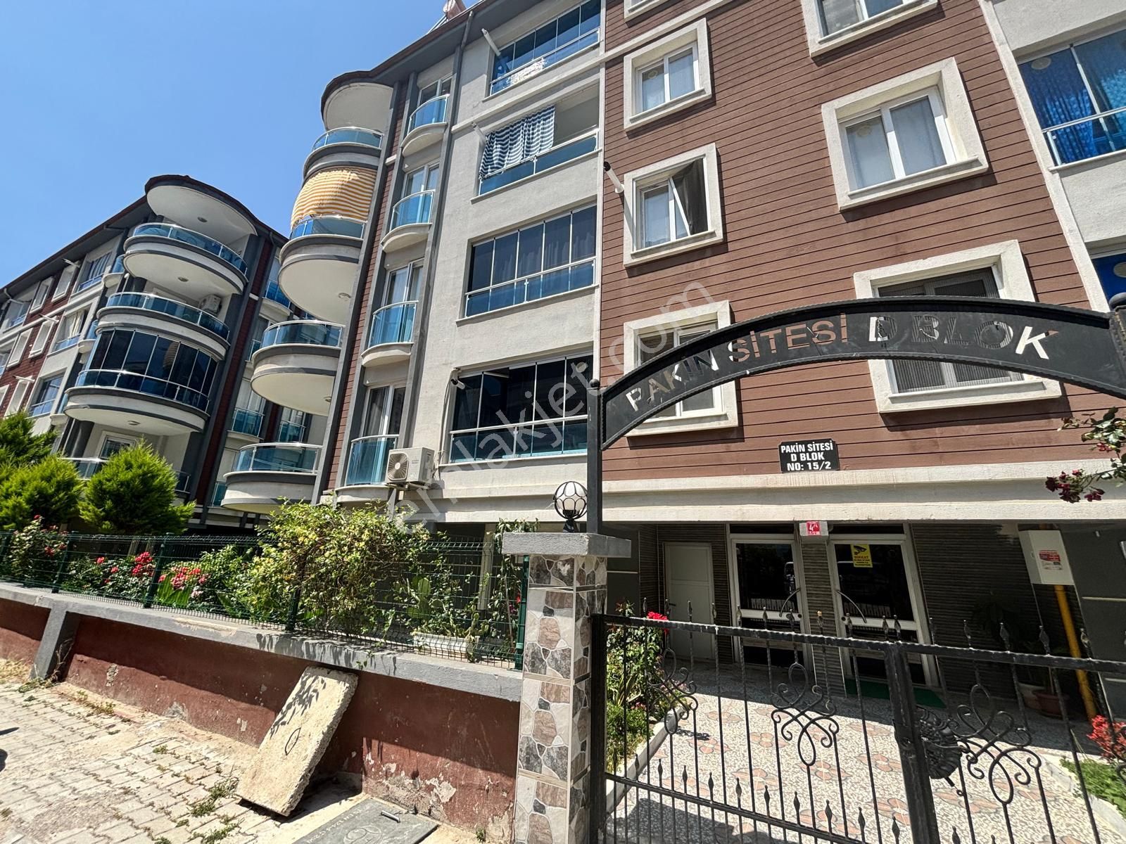 Pak Yapı'dan Akçay İkizçay Mahallesin'de Ön Cephe Satılık 3+1daire
