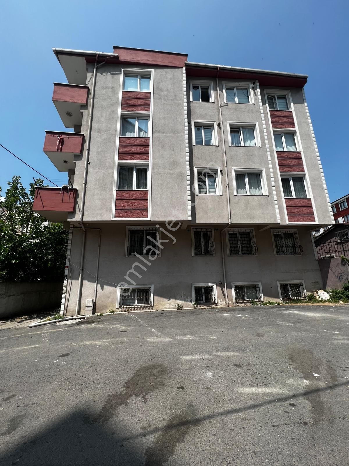 Emin Emlak'tan Esenler'de, Çocuklu Ailelere Özel Bahçeli Binada,masrafsız 2+1