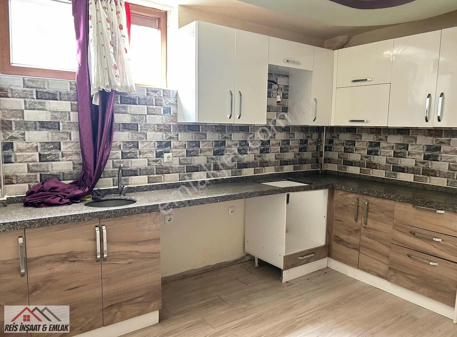 Reisten Ovaakça Merkezde 3+1 120m2 Kombili Arakat 4 Yıllık Daire