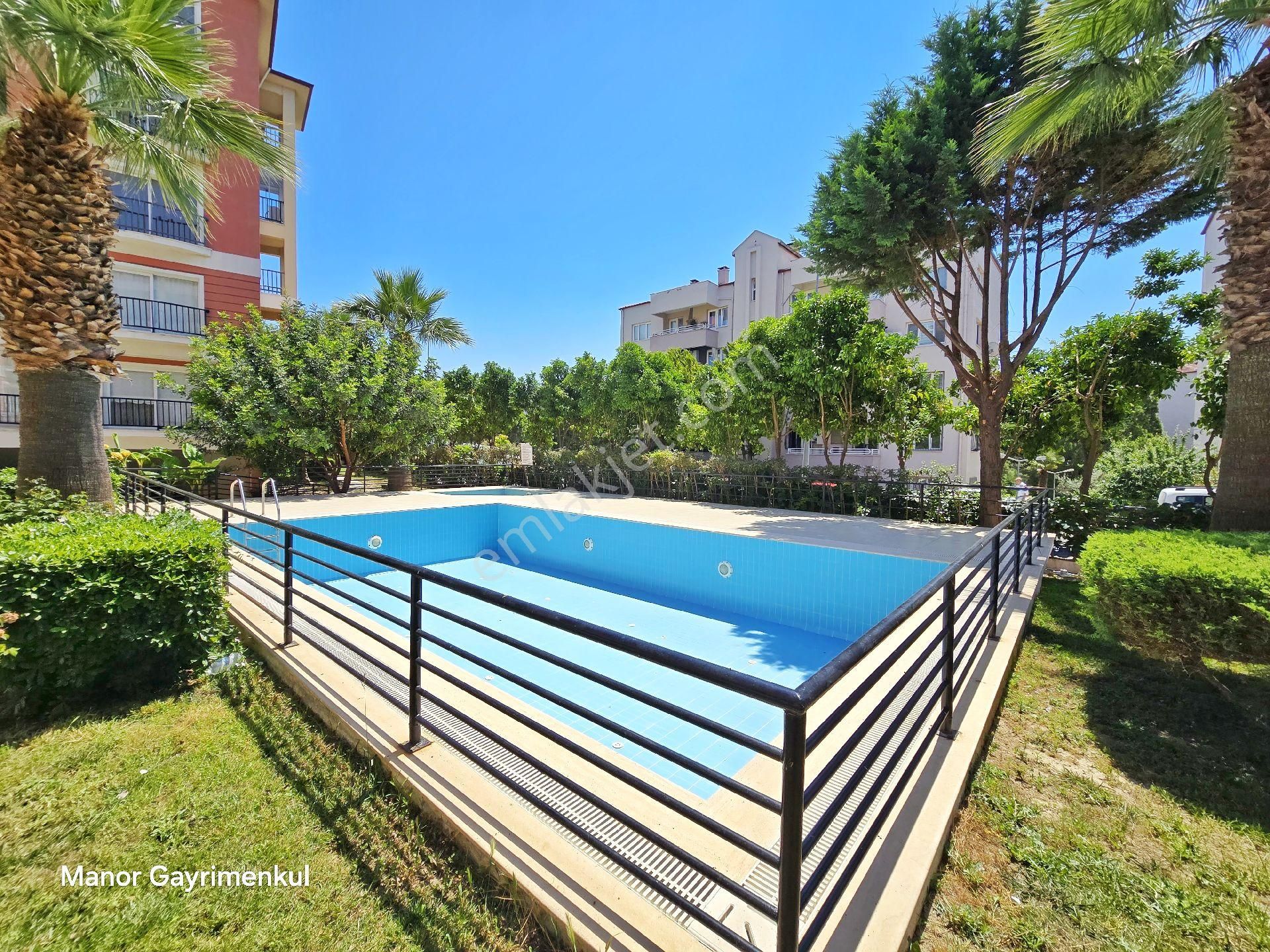 Kuşadası Merkezde 3+1 Mükemmel Konumda Asansörlü Havuzlu Sitede Satılık Daire