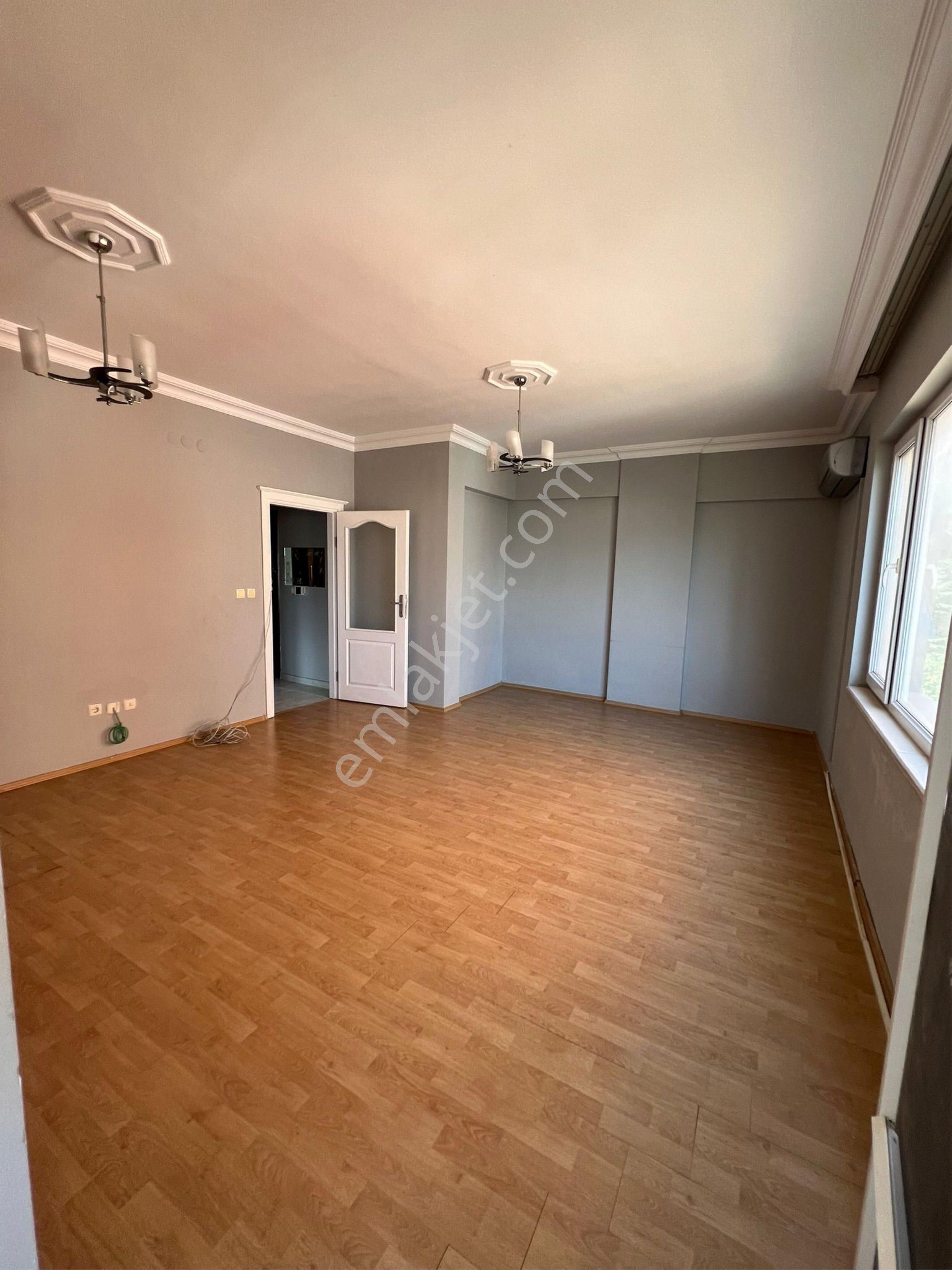Antalya Konyaaltı Denize Yürüme Mesafede Çok Geniş Salon Ve Odalara Sahip 2+1 Kiralık Boş Daire