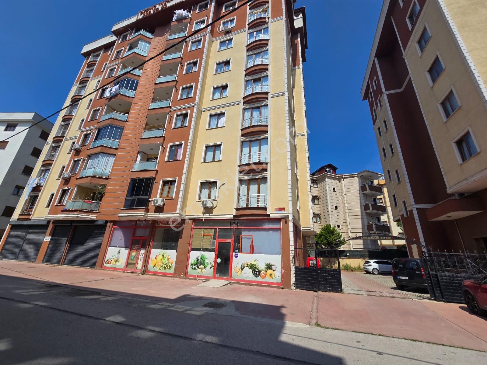 Pendik Esenler Bahçelievler Sitesinde Geniş Satılık 2+1 Daire