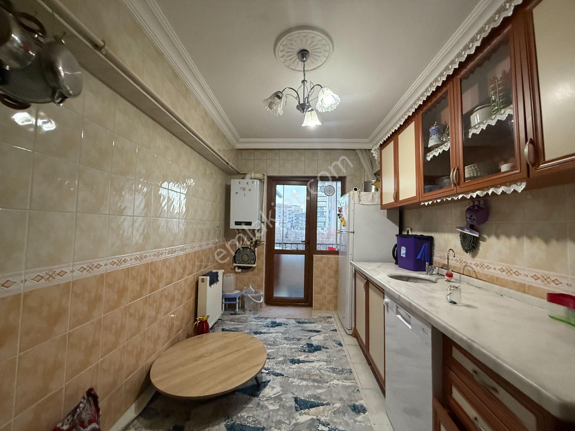 Kalecik Emlak'tan Merkez Mahallesinde Beş Yol Yakını 3+1