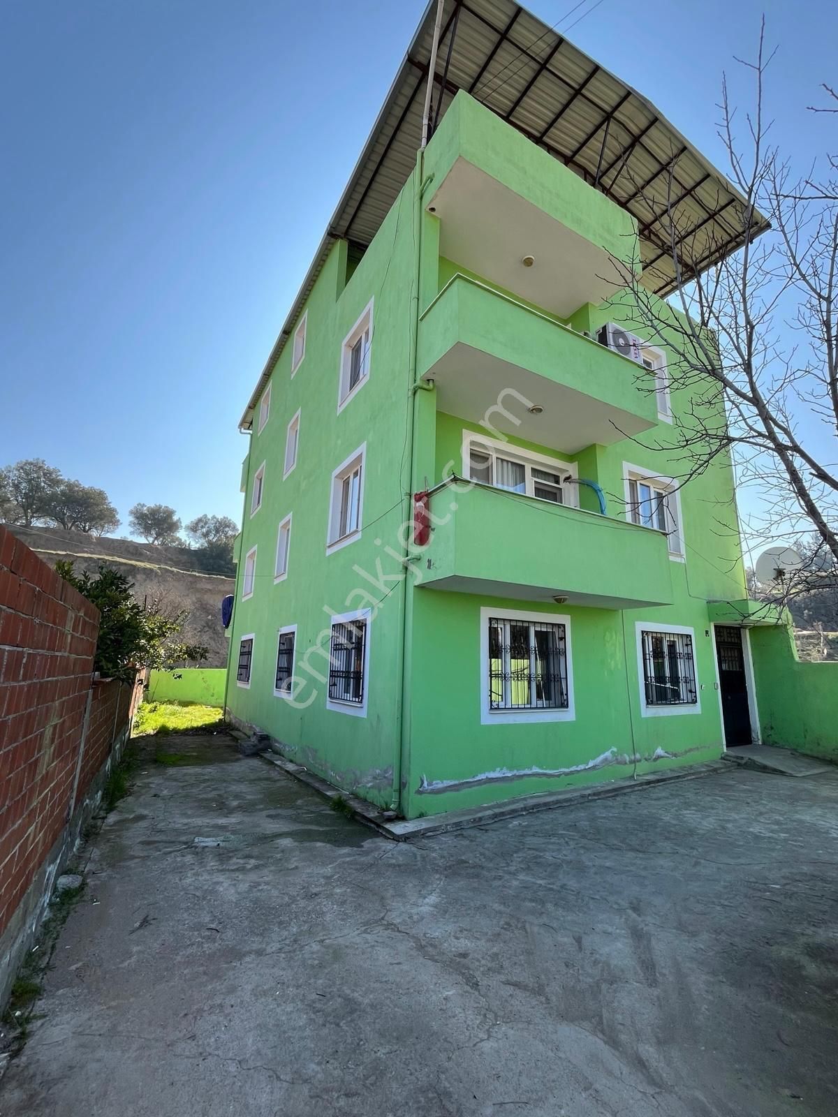 Manisa Ahmetli Barboros Mahallesinde 4 Katlı Bina Satılık
