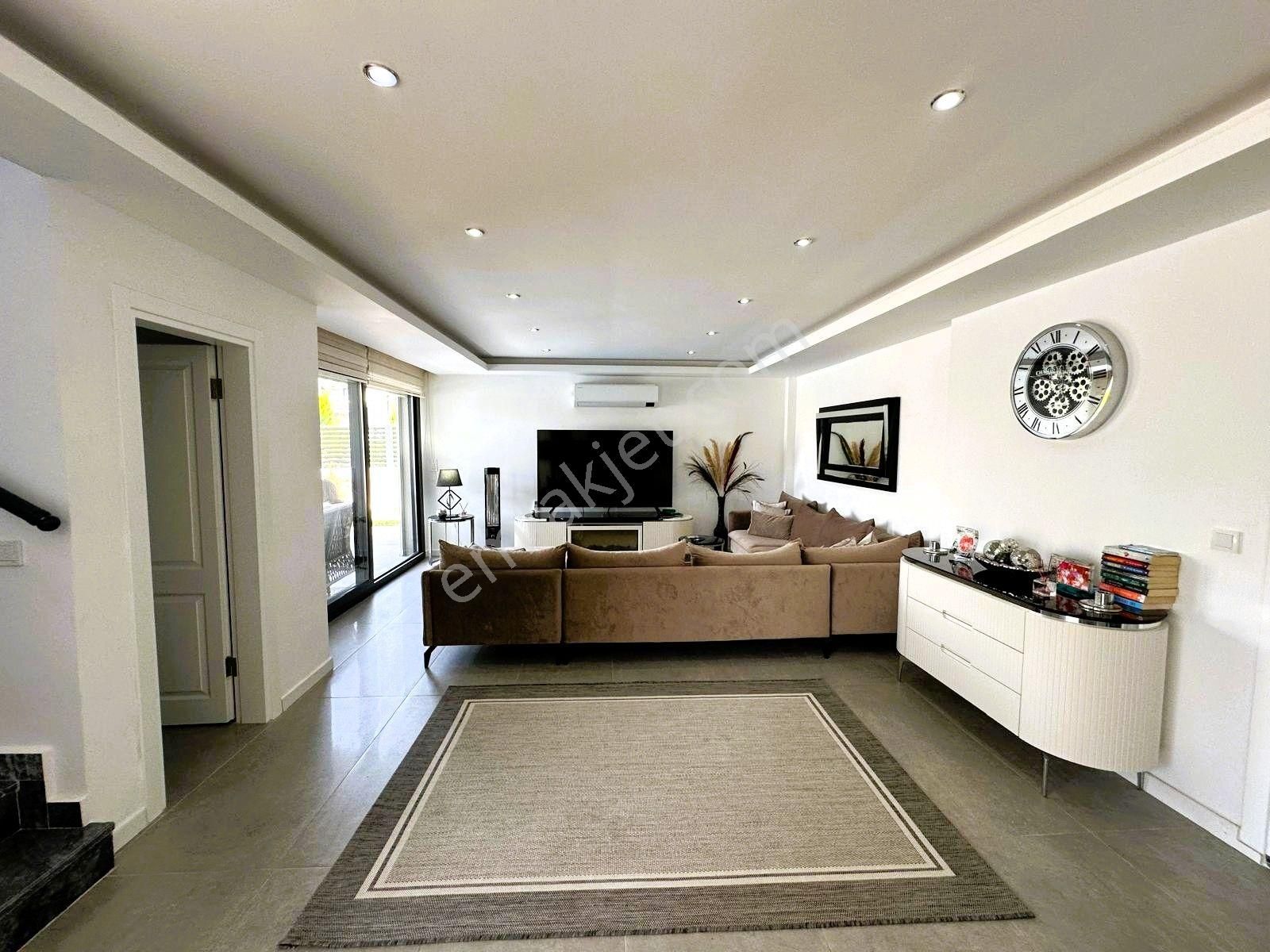 Ovacık'da Özel Havuzlu Bahçeli 6+1 Satılık Villa - Görsel 19