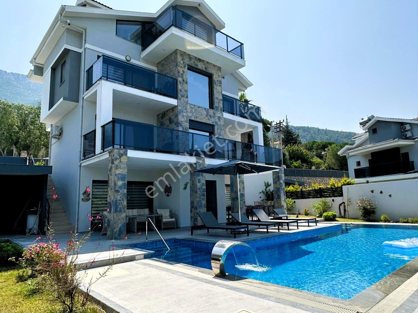 Ovacık'da Özel Havuzlu Bahçeli 6+1 Satılık Villa - Görsel 17