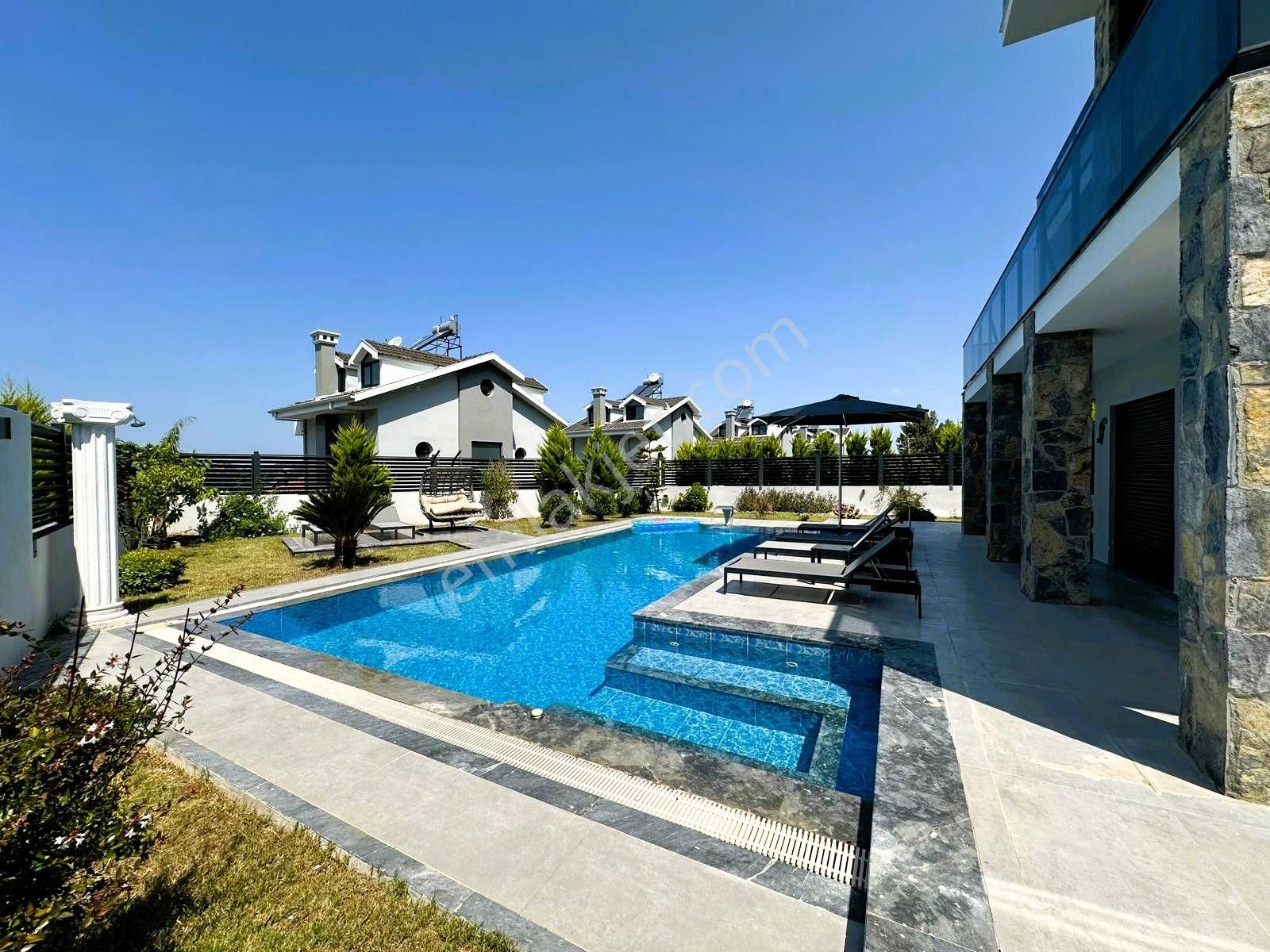 Ovacık'da Özel Havuzlu Bahçeli 6+1 Satılık Villa - Görsel 18