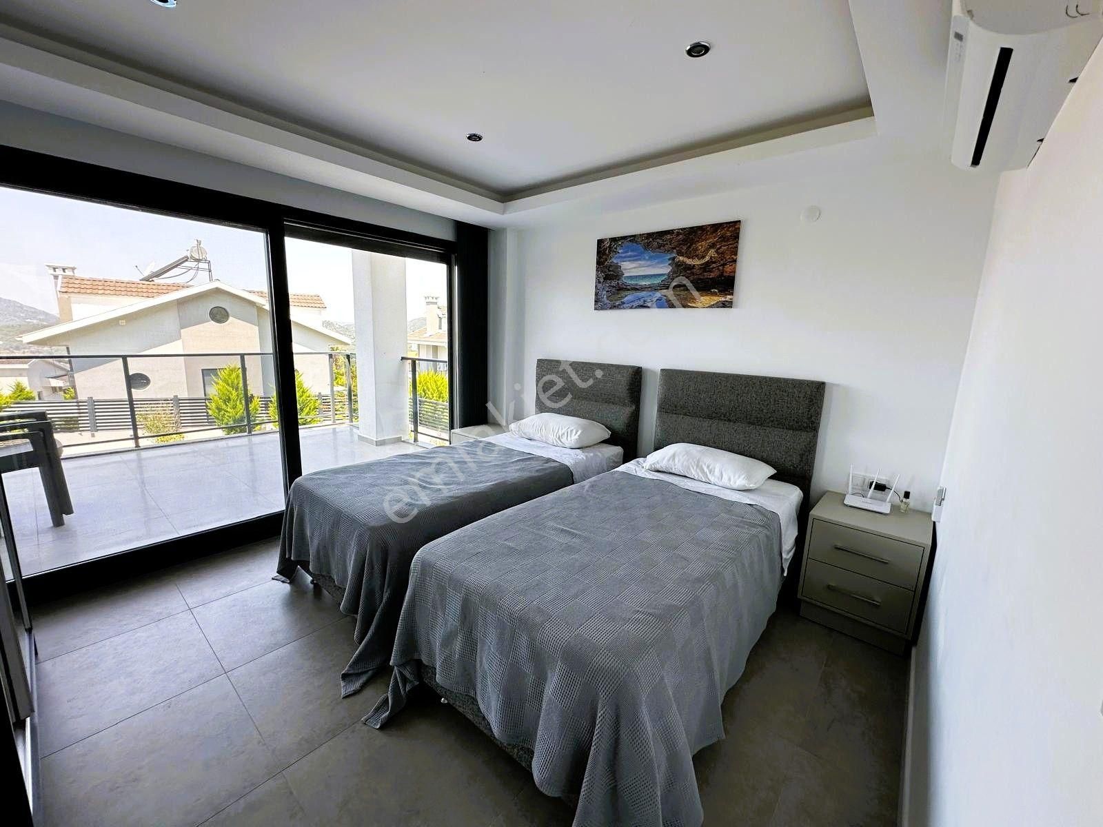 Ovacık'da Özel Havuzlu Bahçeli 6+1 Satılık Villa - Görsel 24