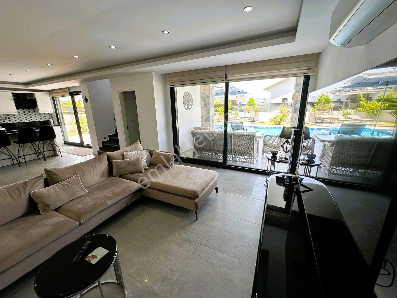 Ovacık'da Özel Havuzlu Bahçeli 6+1 Satılık Villa - Görsel 21