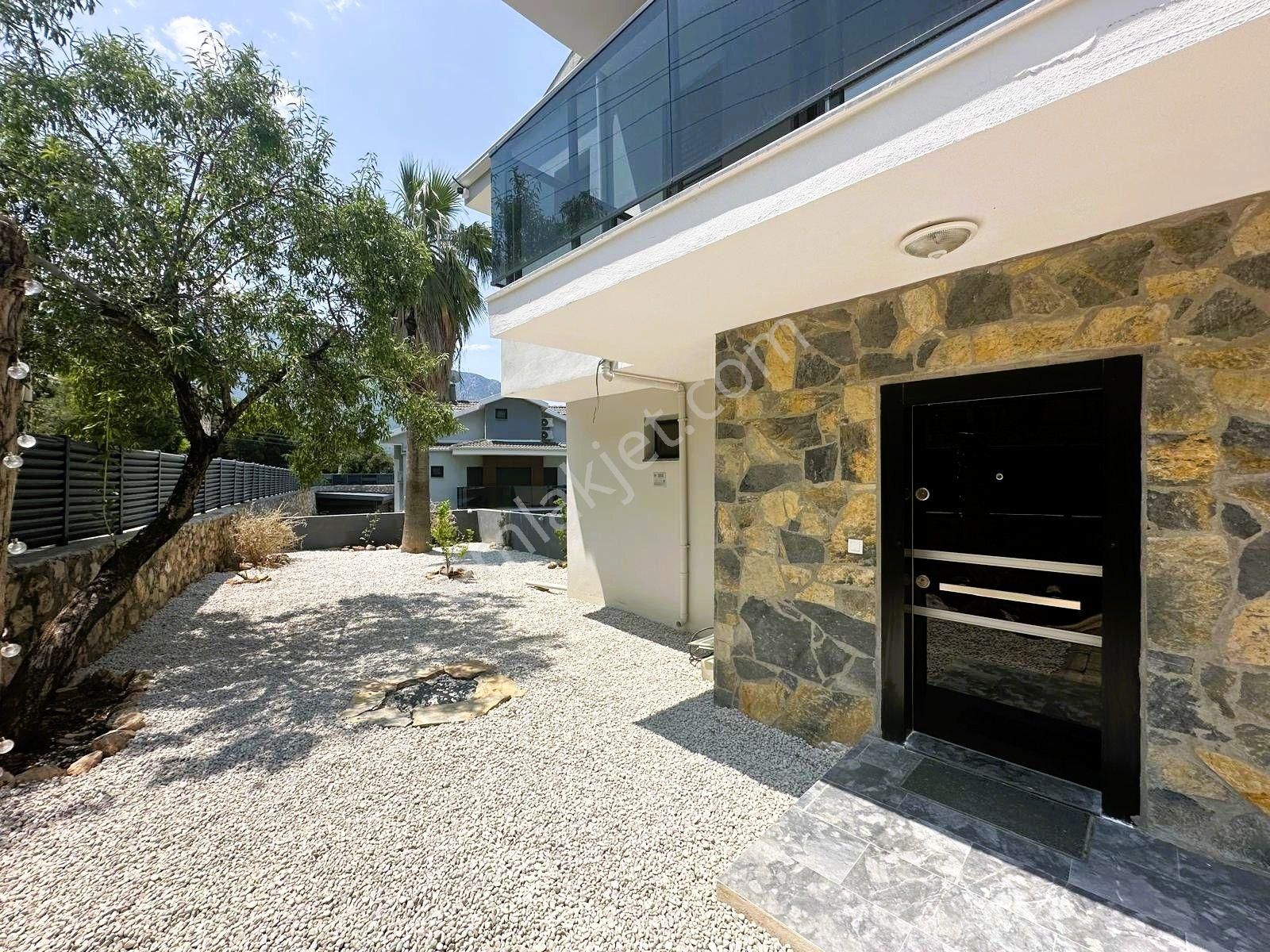 Ovacık'da Özel Havuzlu Bahçeli 6+1 Satılık Villa - Görsel 14