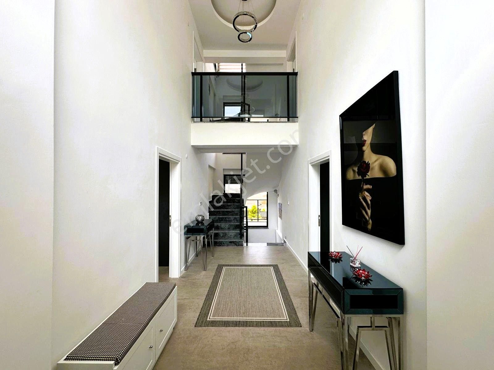 Ovacık'da Özel Havuzlu Bahçeli 6+1 Satılık Villa - Görsel 11