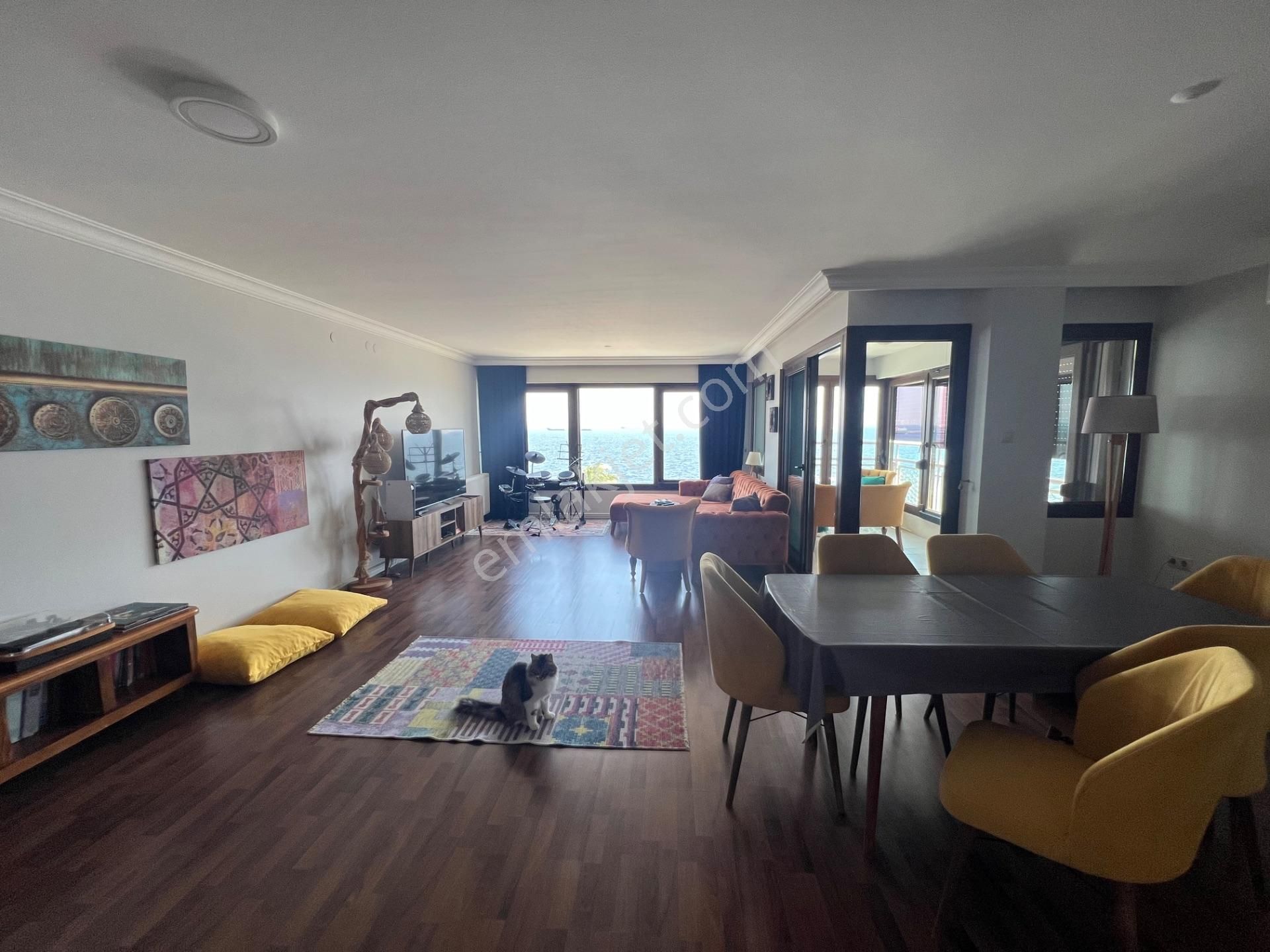 Karataş’ta Űç Cepheli Satılık Modern Yalı Dairesi