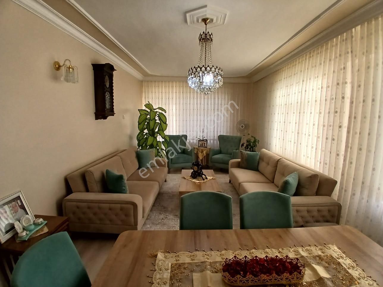 Akçay Emlak'tan Akşehir Atatürk Ortaokulu Civarında Komple Bakımlı Ara Kat Satılık 2+1 Daire