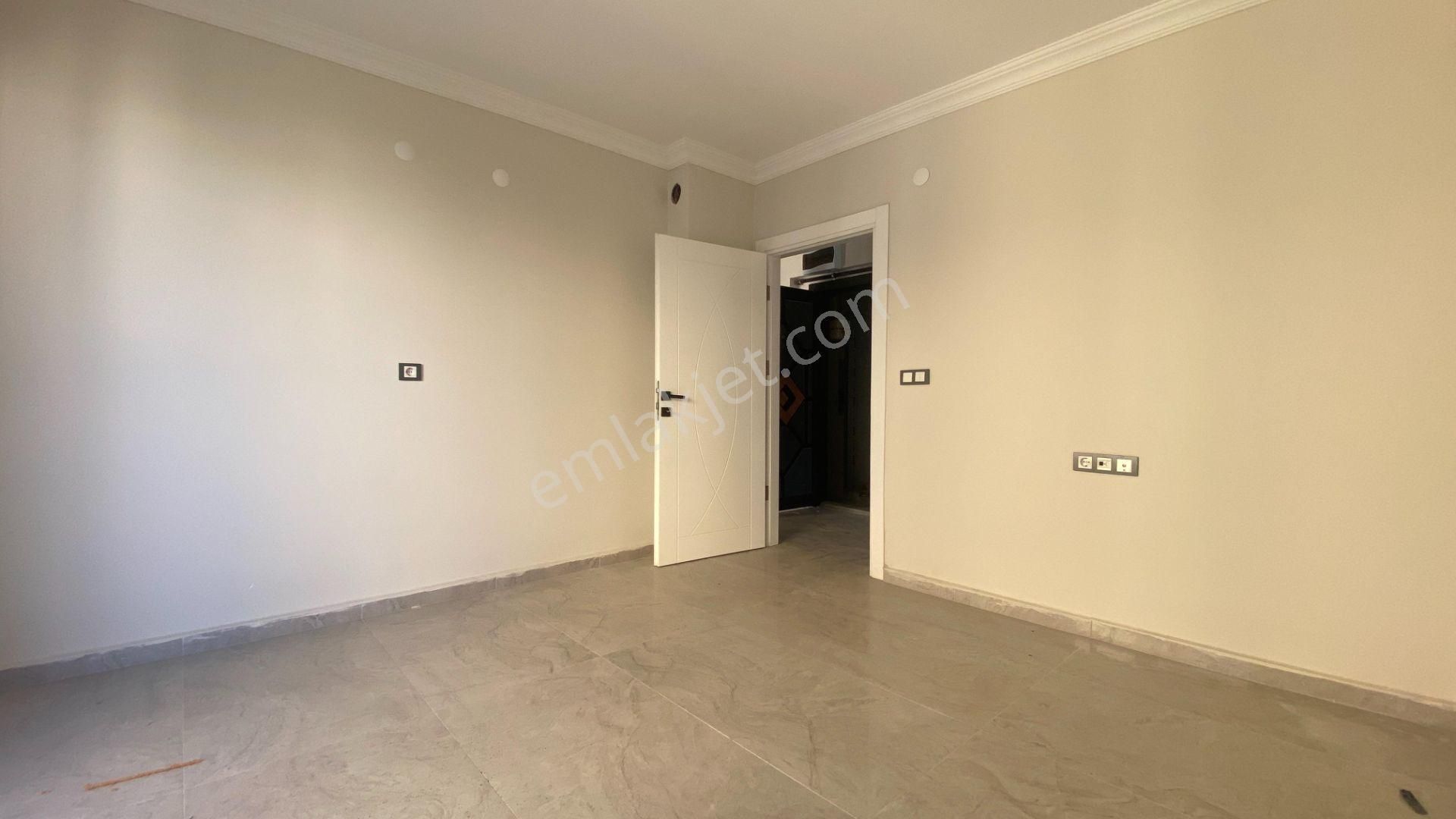 Pirimehmet'te Cadde Üzeri Asansörlü Sıfır 2+1 Kiralık
