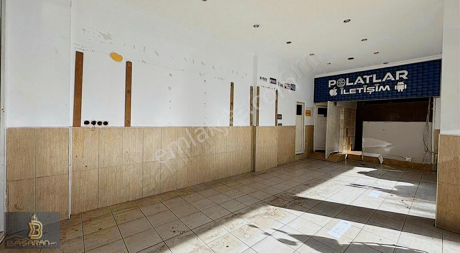 Alanya Merkez Cuma Pazarında 2 Dükkan Tek Fiyat