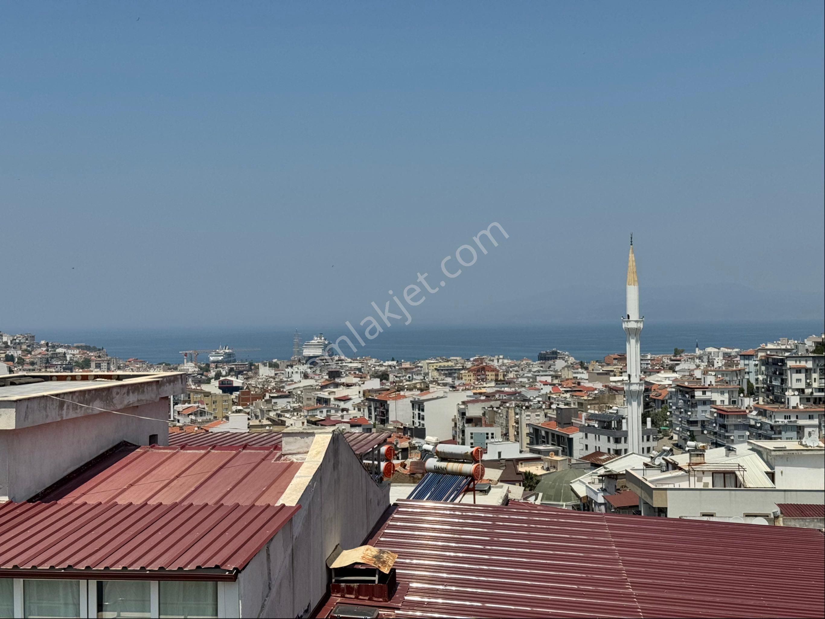Kuşadası Merkezde Çok Geniş 3+1 Deniz Manzaralı Satılık Daire