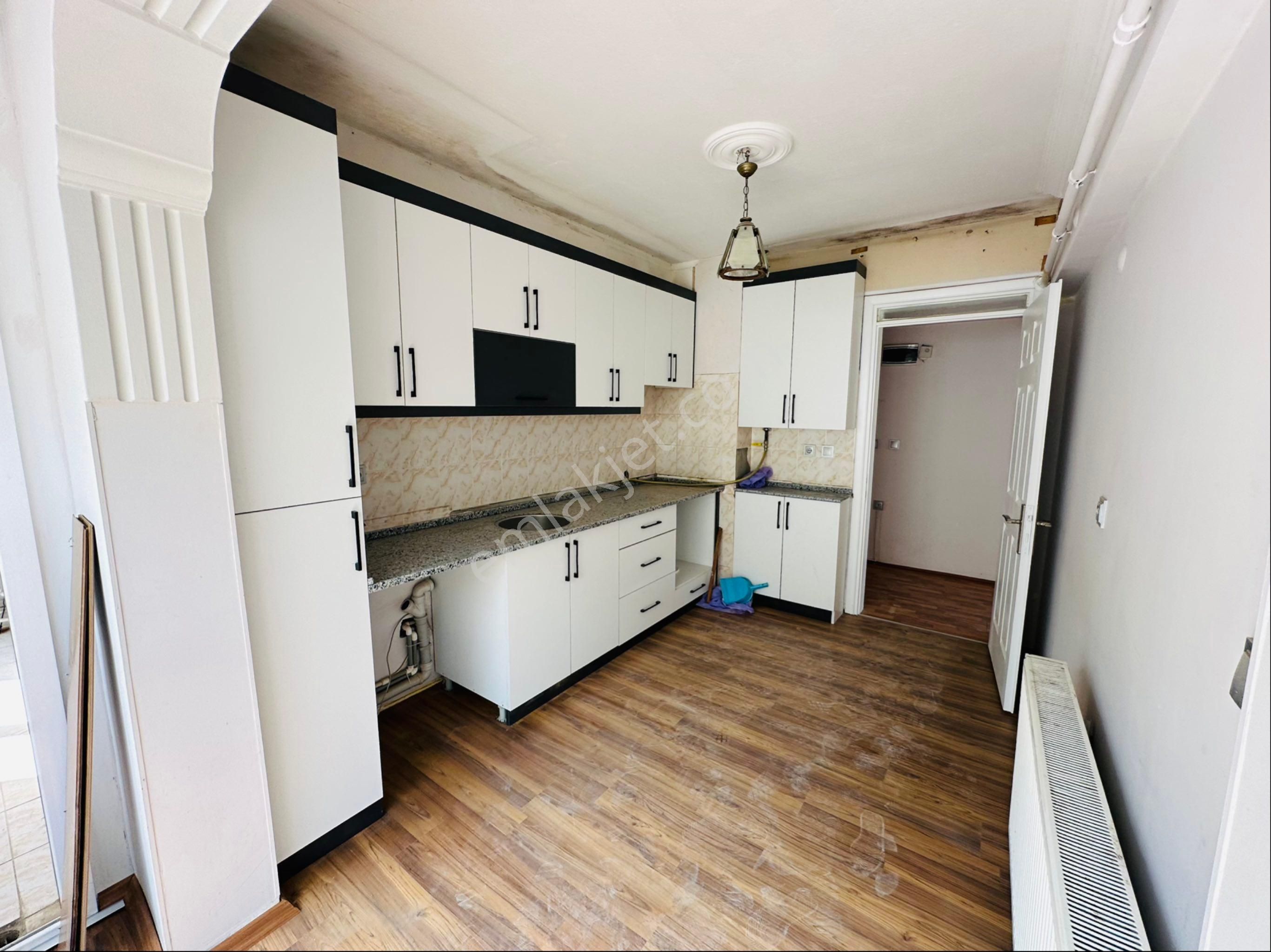 Tire Satılık Daire 2+1 Geniş Cadde Üzeri Asansörlü