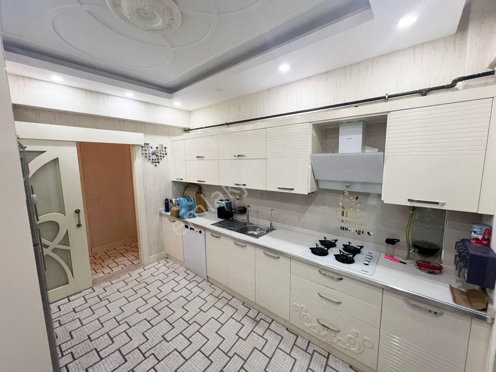 Belkız'da Az Katlı Arakat Cam Balkonlu Eksiksiz 2+1 Daire