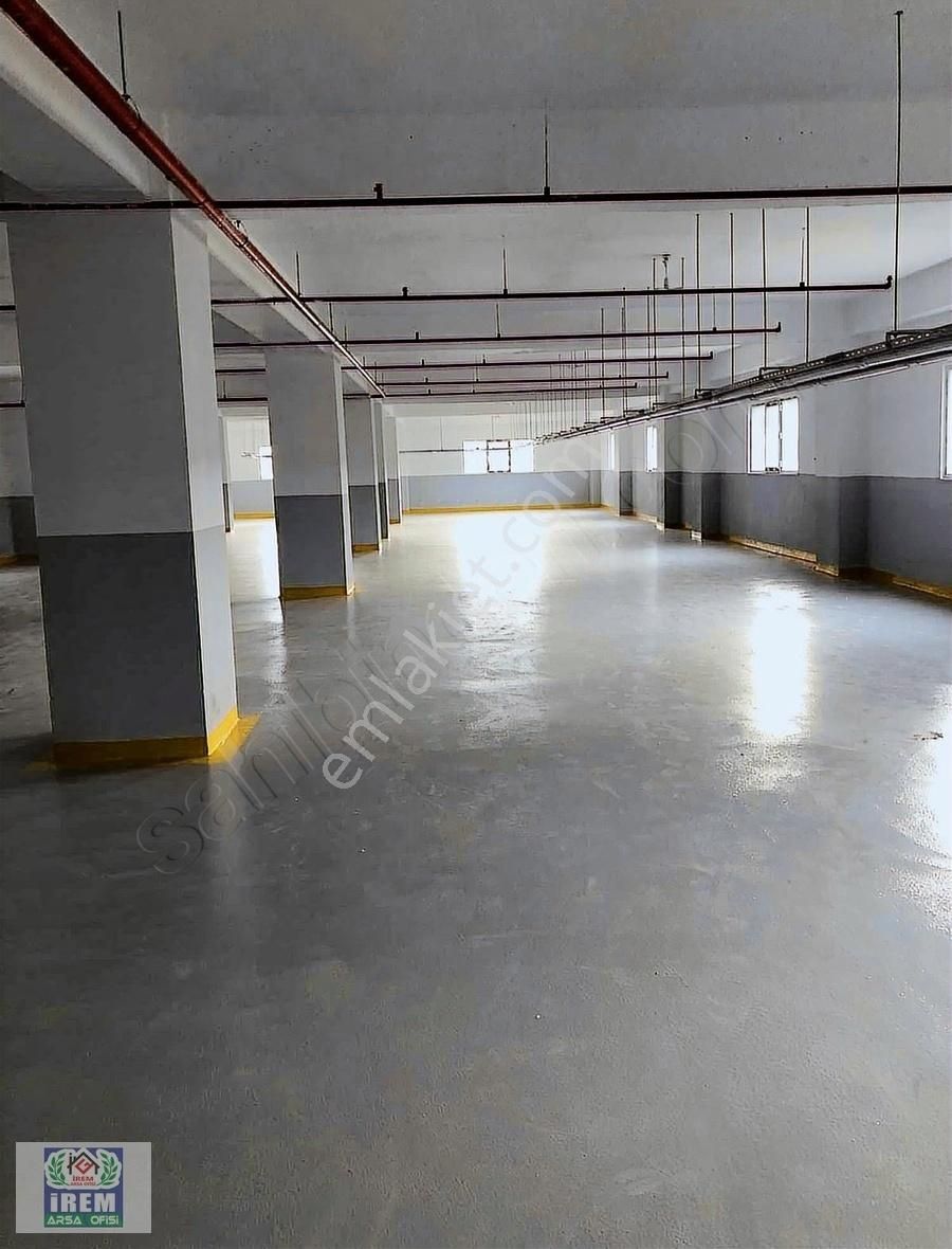 Taşolukta Kiralık 800m2 Düzgiriş Tek Kat Dükkan