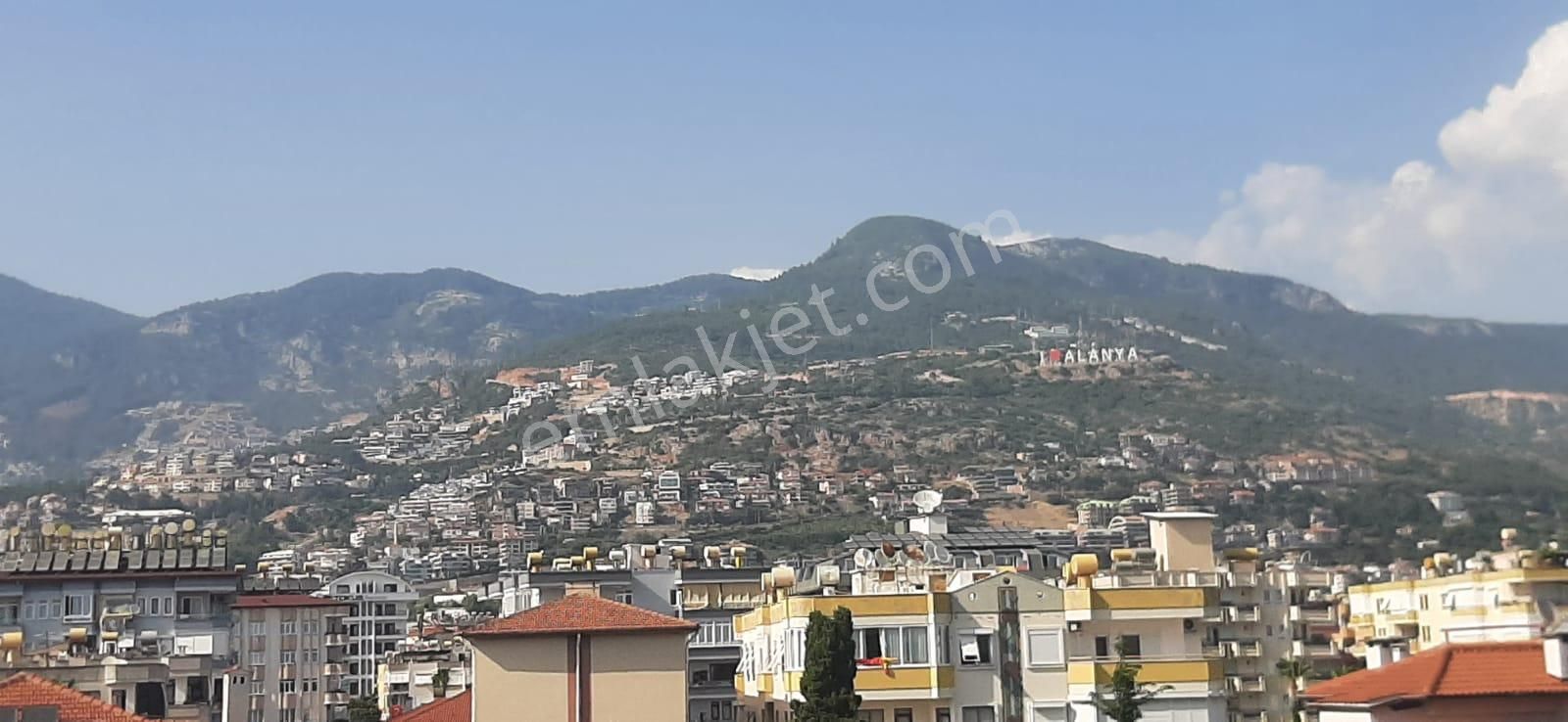 Cuma Pazarında 1+1 Satılık Daire - Ofis