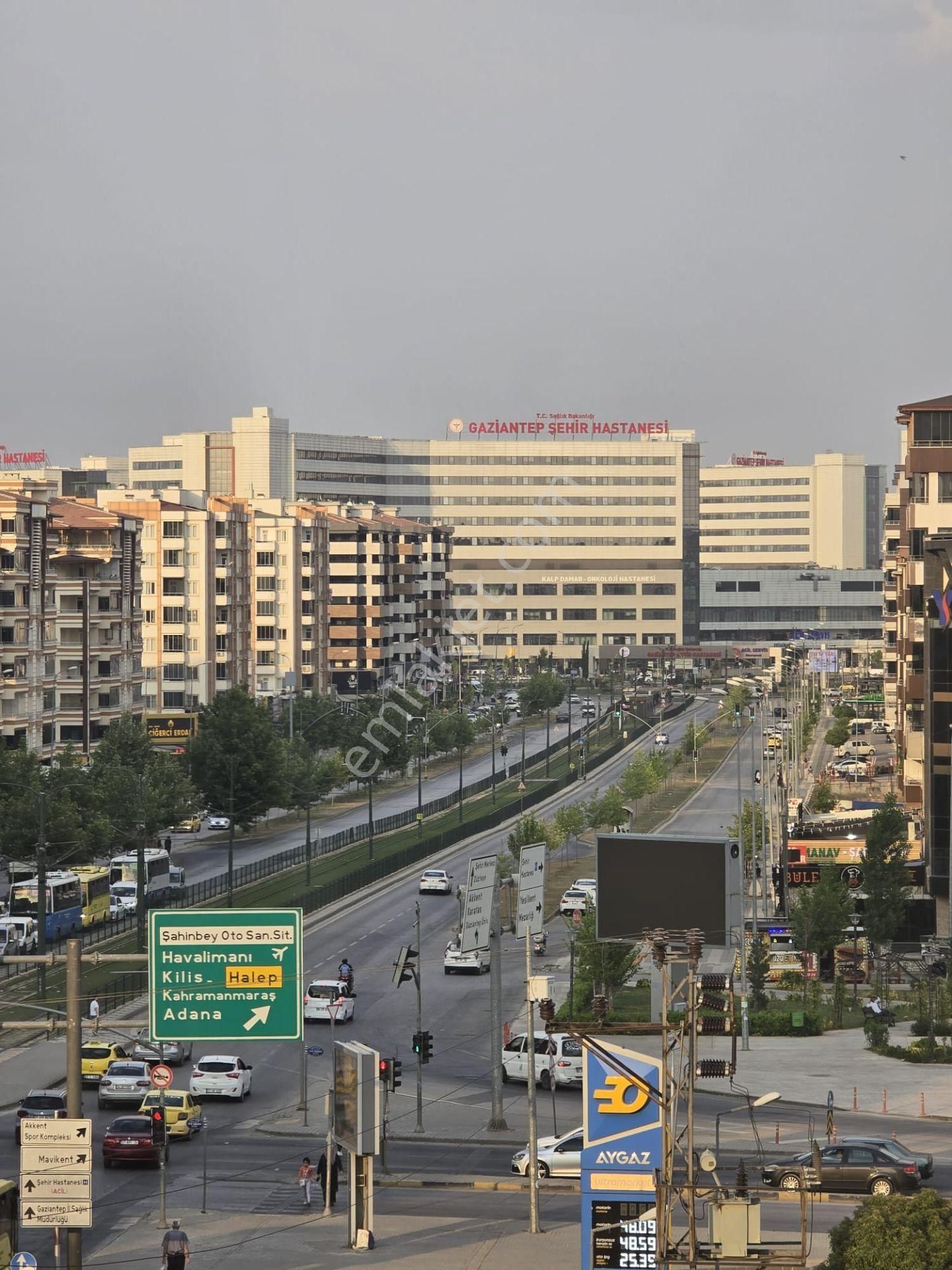 Hanedan Gyo'dan Akkent'de Şehir Hastahane Civarı Eşyal 2+1 Daire