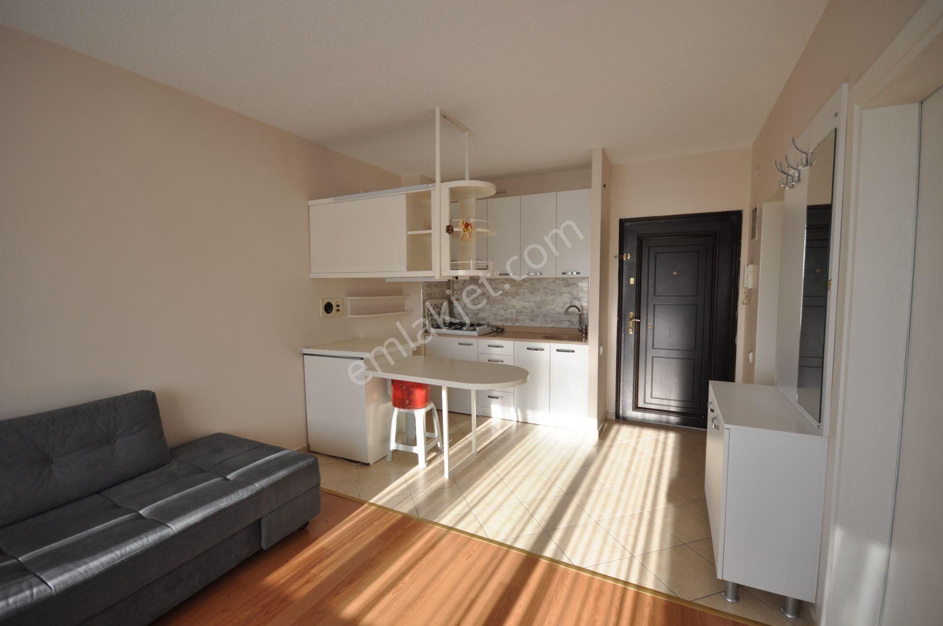 Pyramıd'den Ataköy 9'da Tadilatlı Eşyalı 1+1 Daire