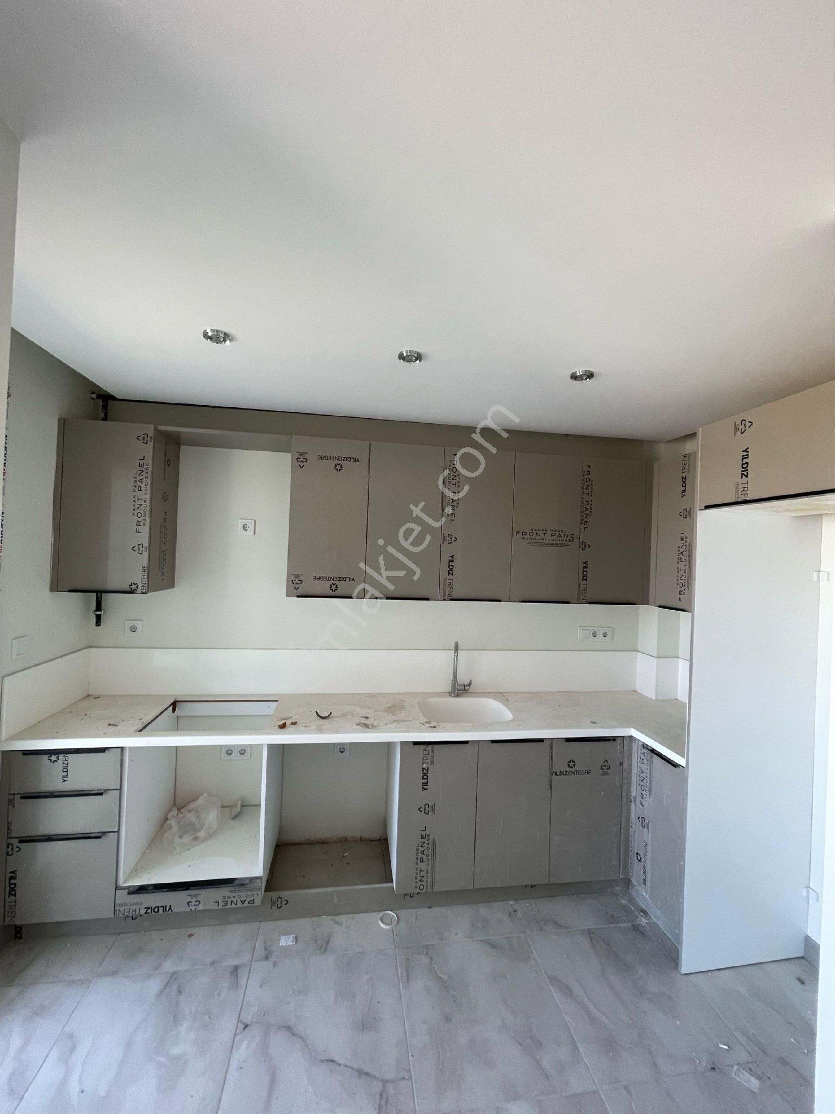 Kabasakal’da Havuzlu, Güvenlikli Sitede Sıfır 3+1 Lüks Daire – İskanı Alınmış!