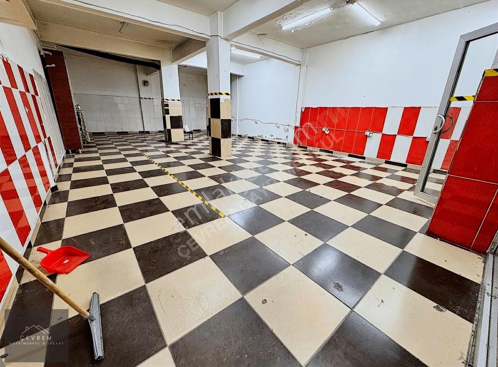 **çevrem**den Cumhuriyet'te Düz Giriş 150m² Kiralık Dükkan