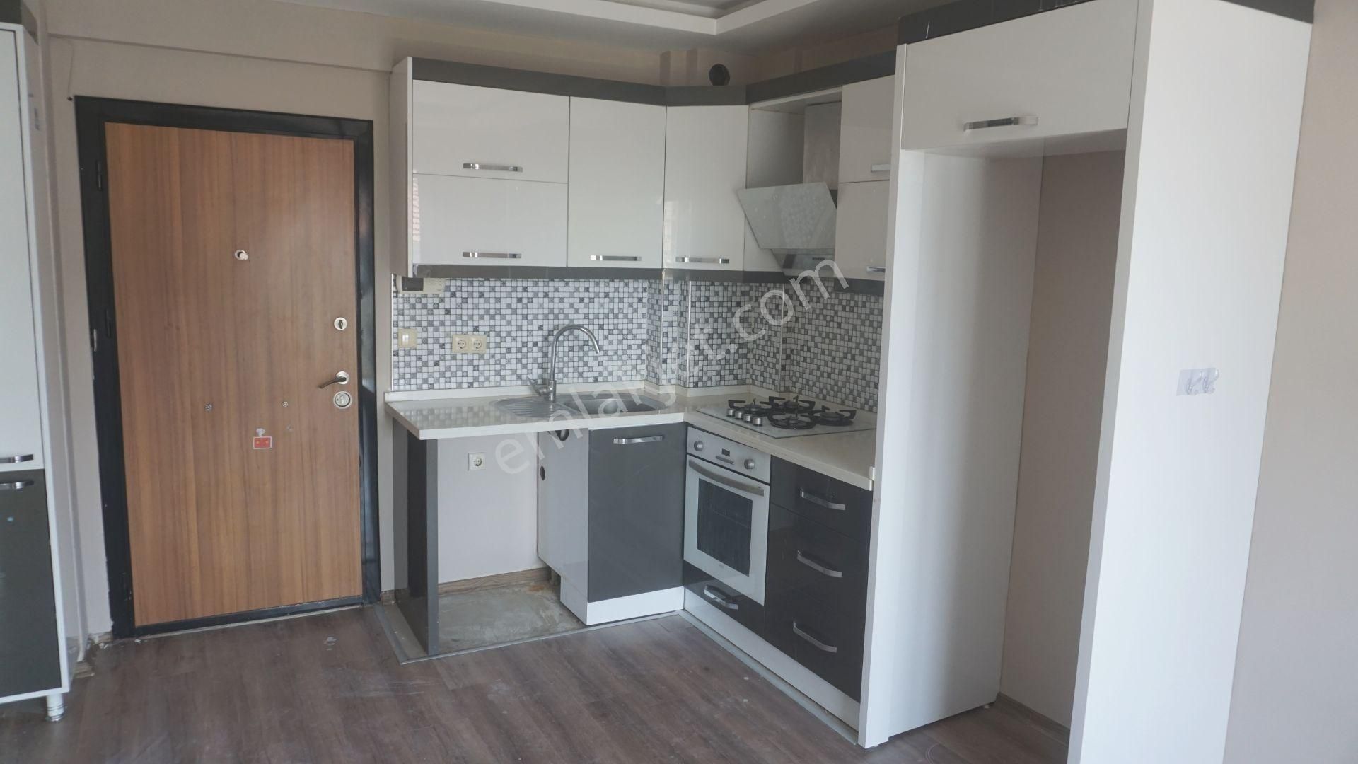 Ataşehirde Kiralık 1+1 Açıkmutfak Balkonlu+asansörlü Çiğliserkan