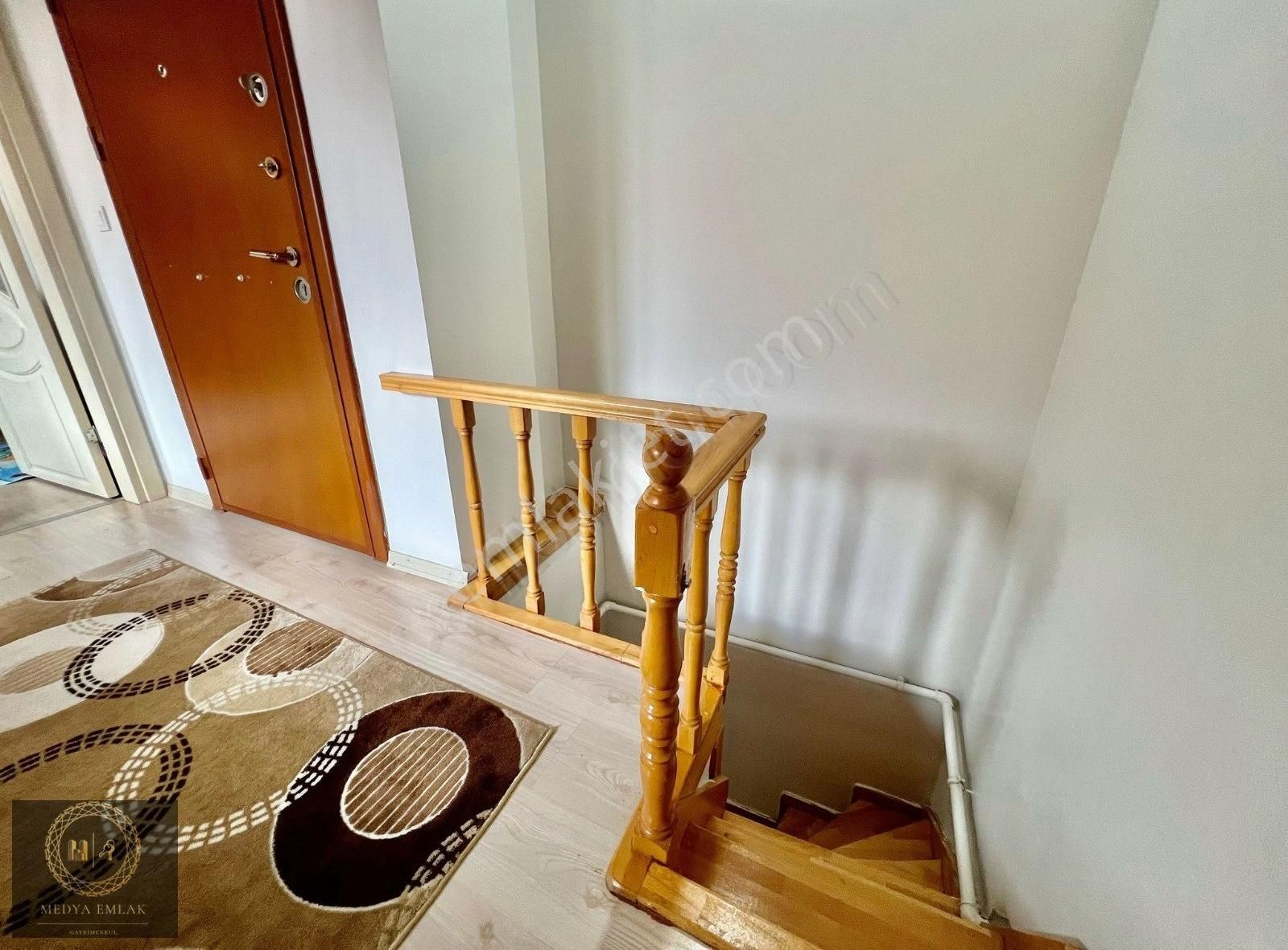 Cumhuriyet Mahallesinde Satılık 3+2 Lüks Dubleks Daire