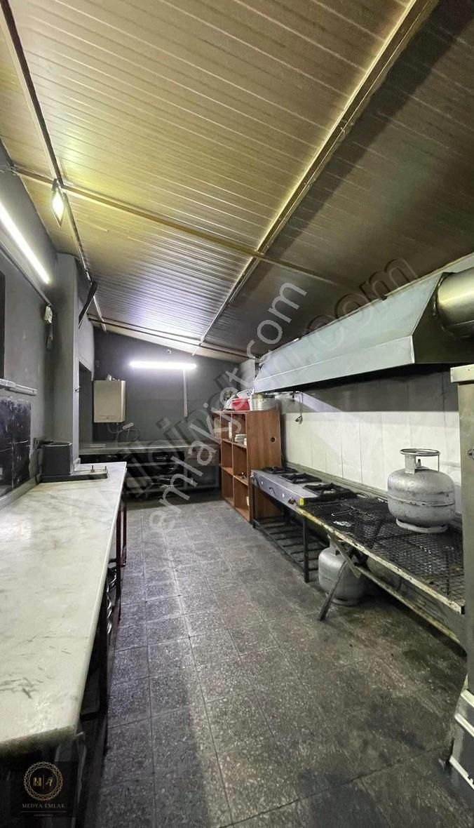 Medya Emlak'tan Şirinevler Meydan'da Devren Kiralık Cafe