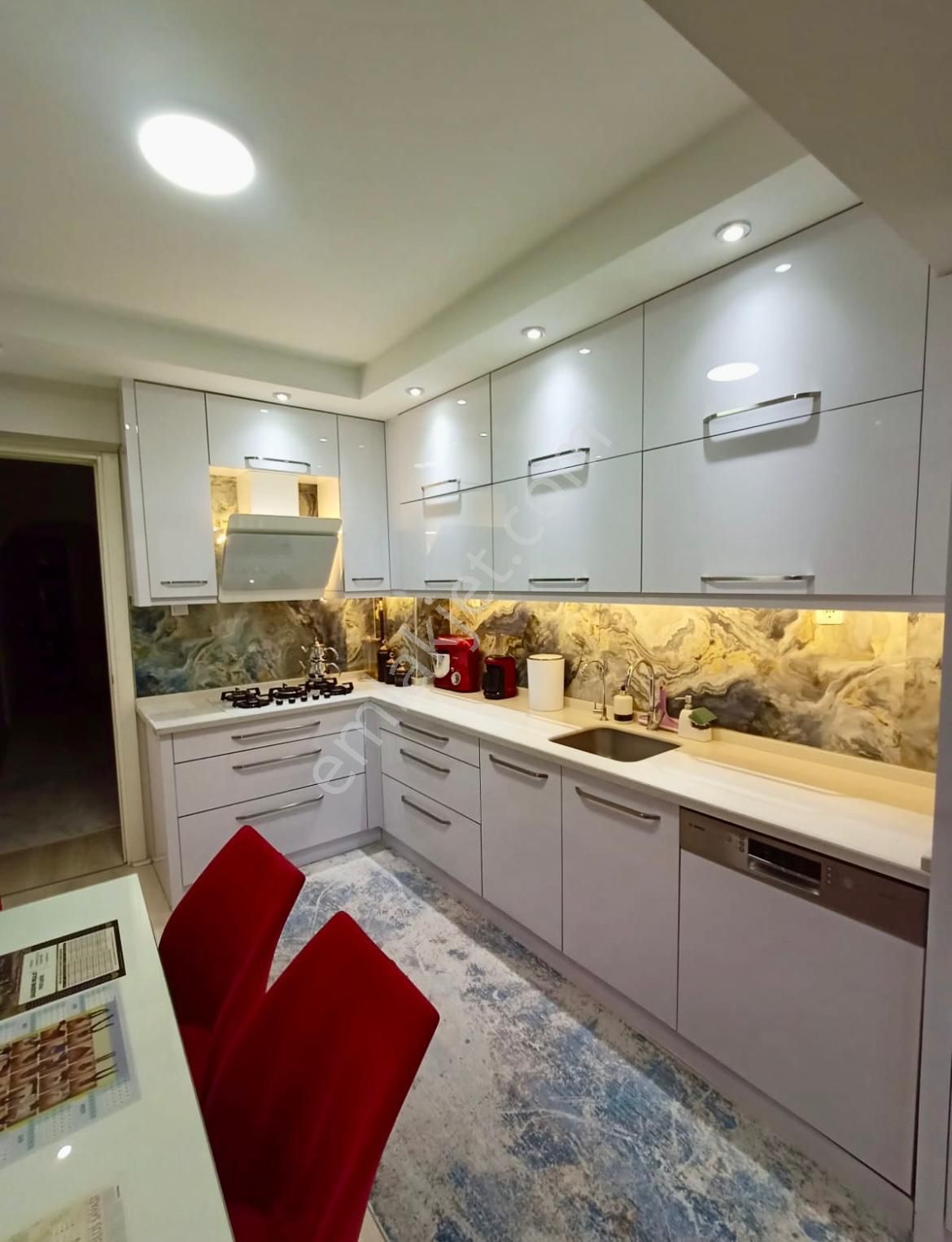 Denizli Merkezde 2+1 İçi Full Tadilatlı Kredili Acil Satılık Daire