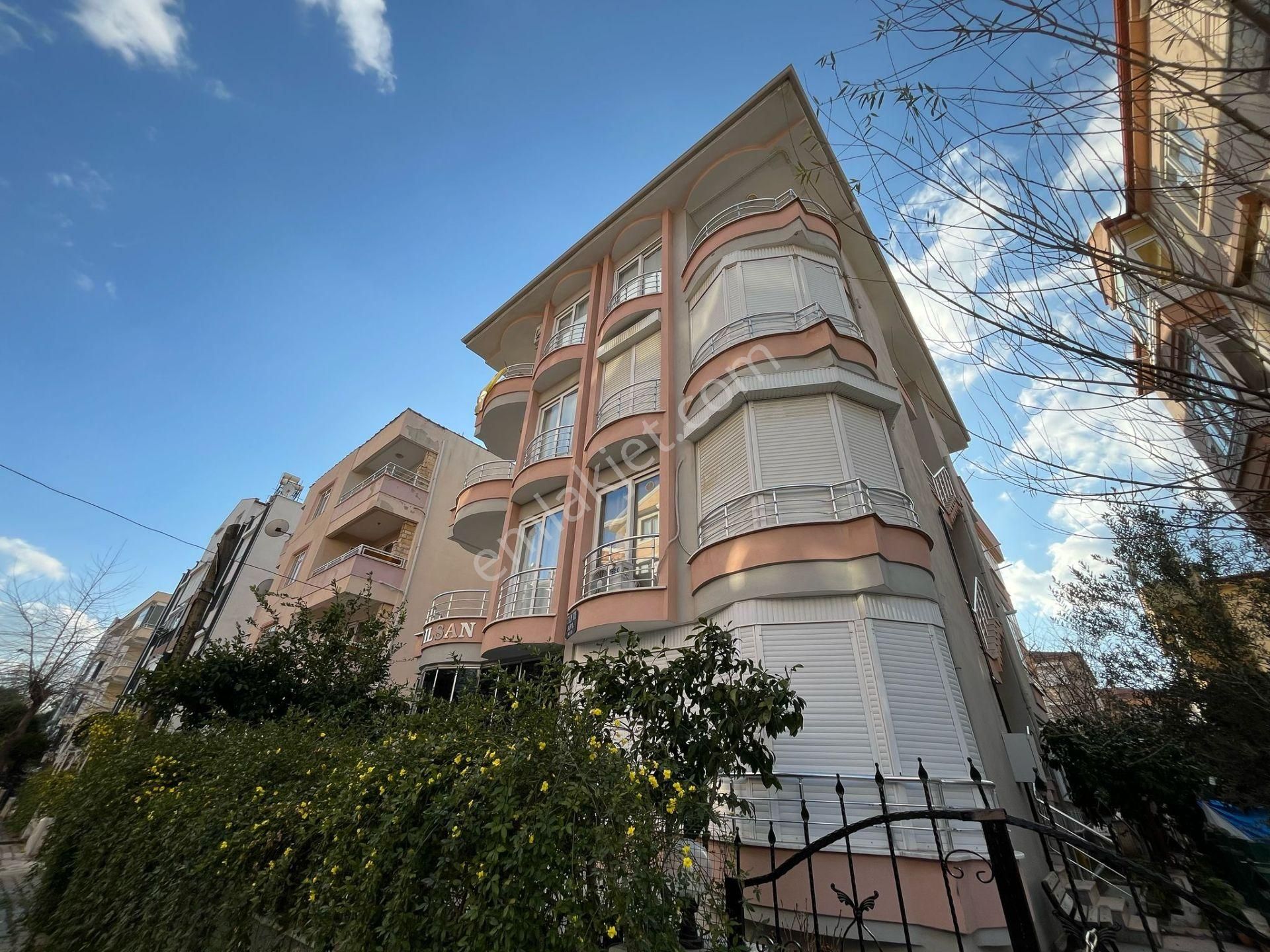 ⭐akçay Ay Emlak'tan⭐altınkumda***eşyalı***kombili Doktorlar Sitesi Yakını Ebeveyn Banyolu 1+1 Daire