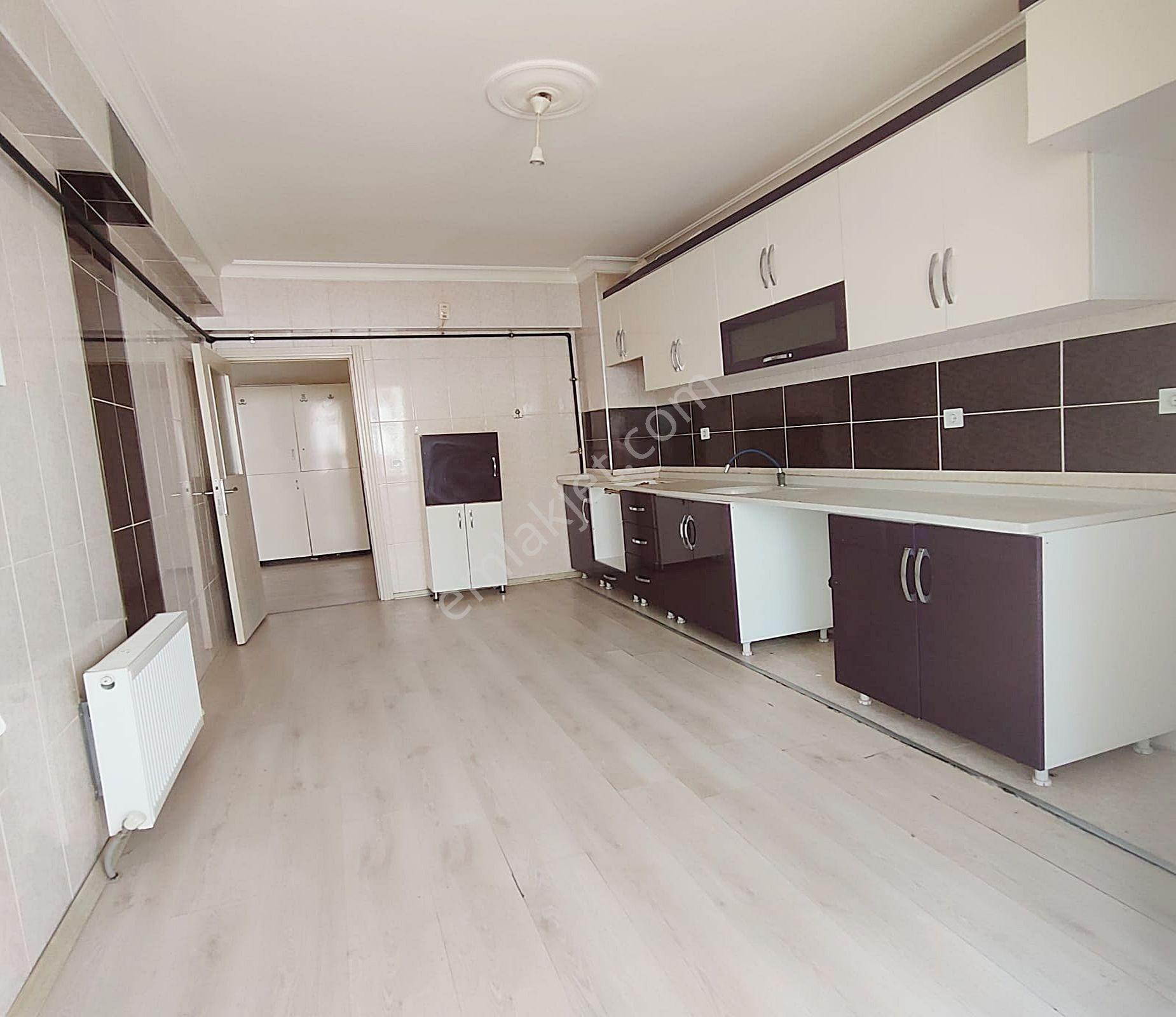 Botanik Park Yakını Geniş Mutfak Ve Çift Balkonlu Ara Kat 3+1