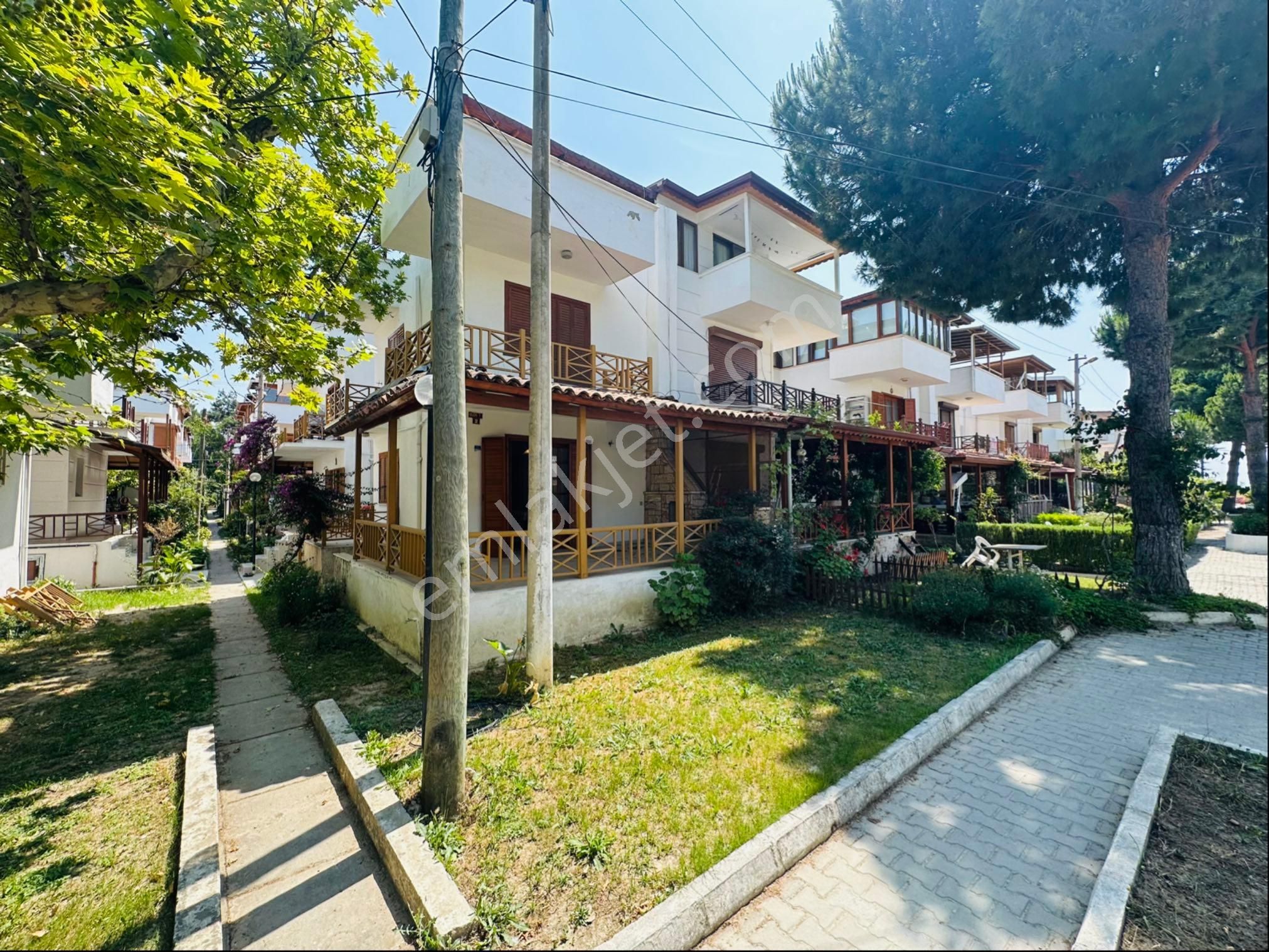 Karaovada Denize 400m Tripleks Köşe Konumlu Yazlık