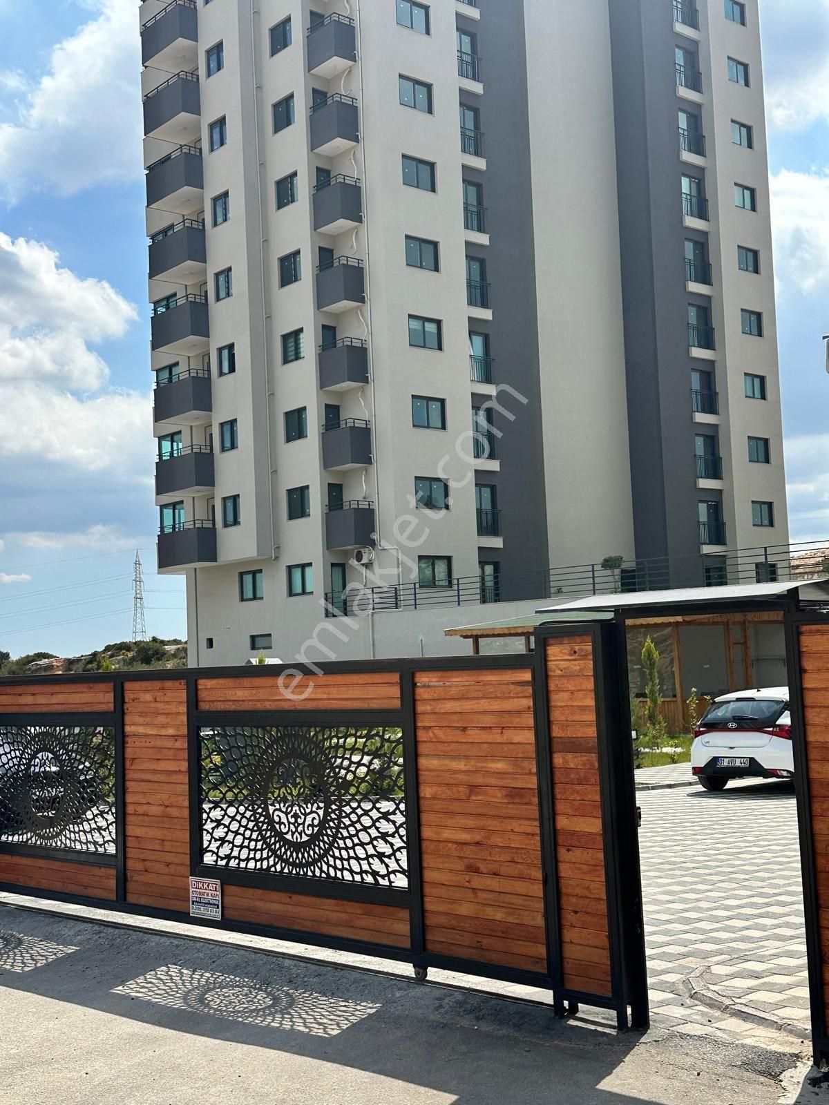 Çukurova Esentepe Mahallesinde 2+1 Açık Mutfak Direk Hasarsız Cazipp Fiyata Satılık Daire