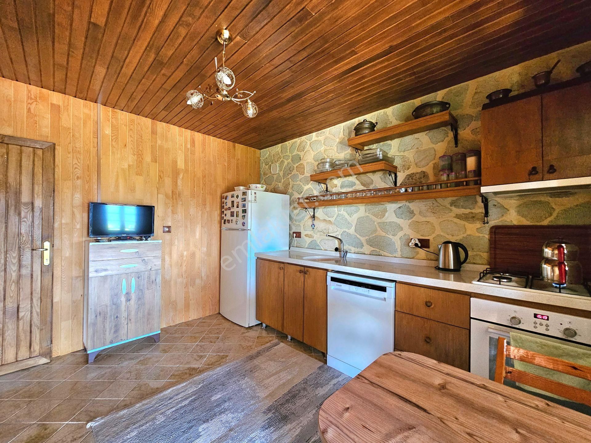 Burhaniye'de Doğanın Kalbinde Deniz Manzaralı Satılık Taş Ev - Görsel 7